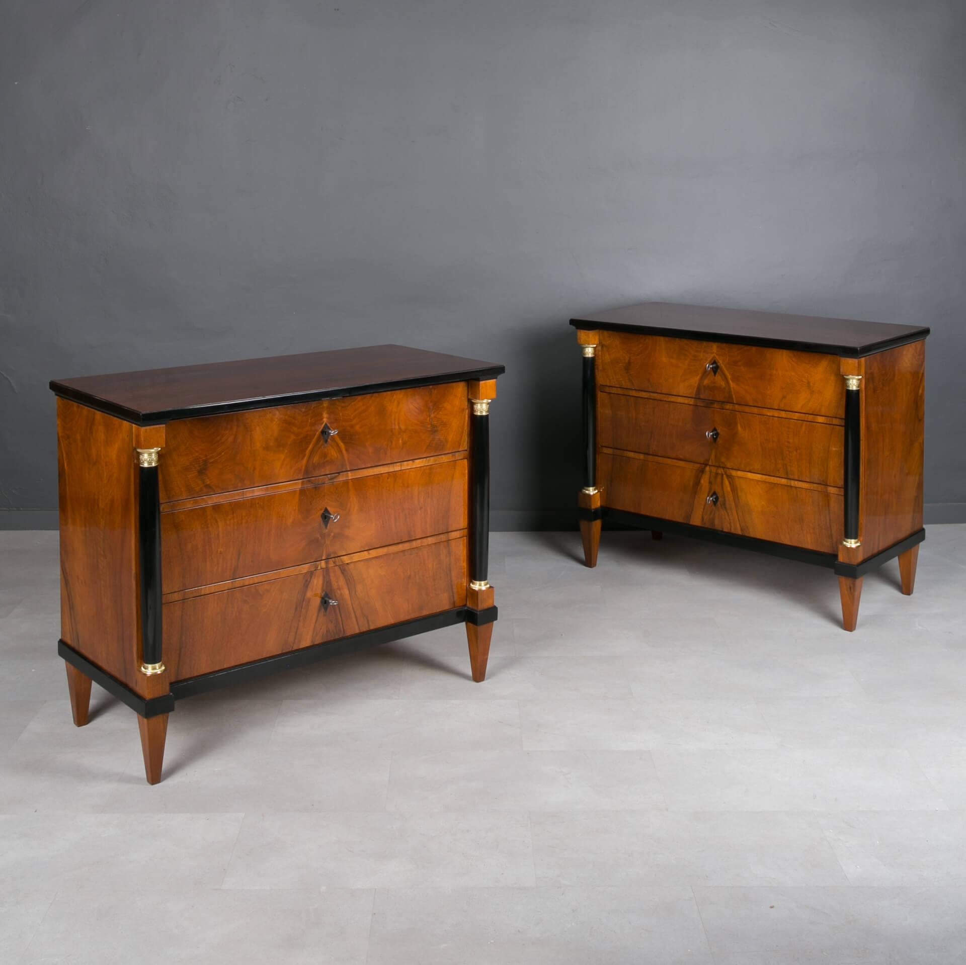 Set of 2 Biedermeier Chests of Drawers, Germany, 19th Century, Walnut Veneer In Good Condition In Wrocław, Poland