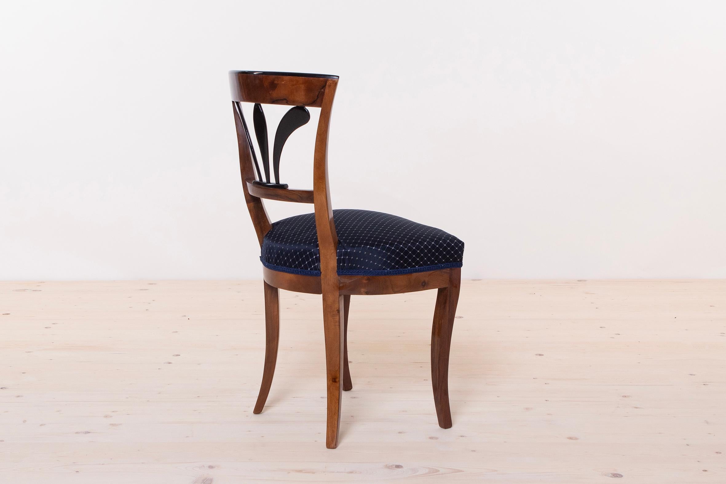 Set of 2 Biedermeier Walnut Chairs, Germany, 19th Century For Sale 7