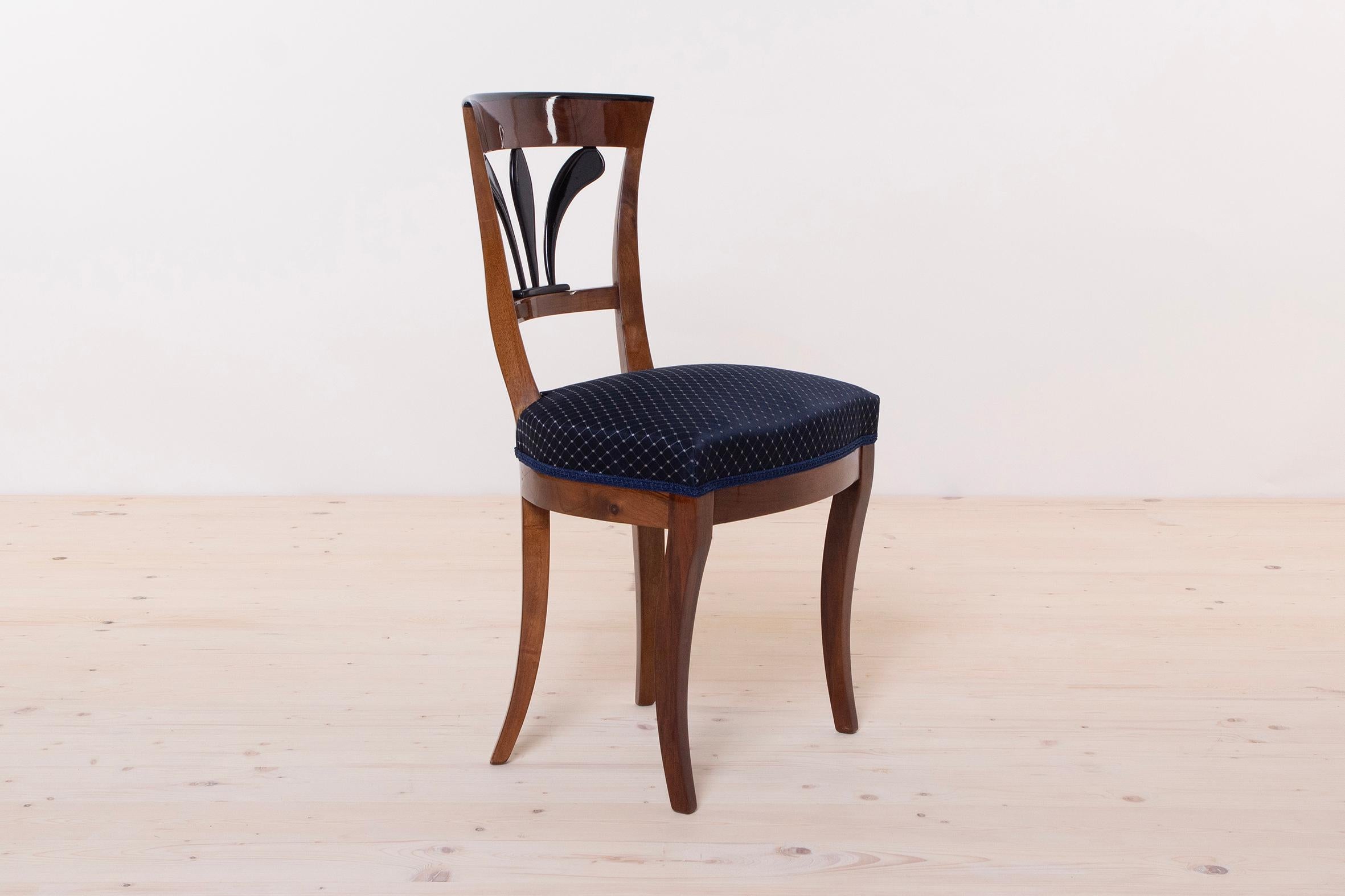 Set of 2 Biedermeier Walnut Chairs, Germany, 19th Century For Sale 9