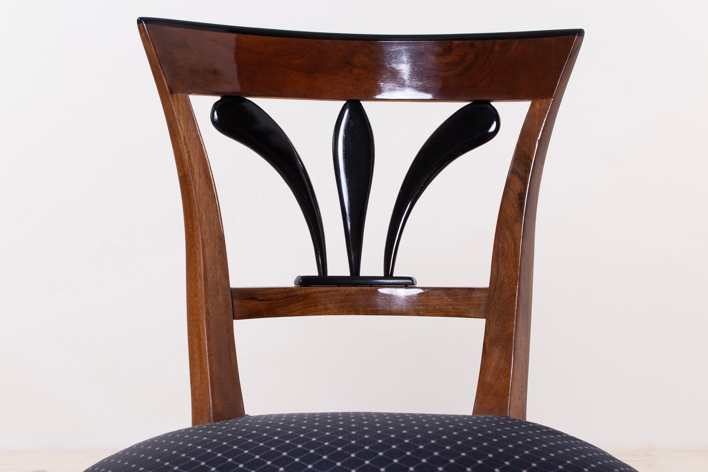 Set of 2 Biedermeier Walnut Chairs, Germany, 19th Century For Sale 11