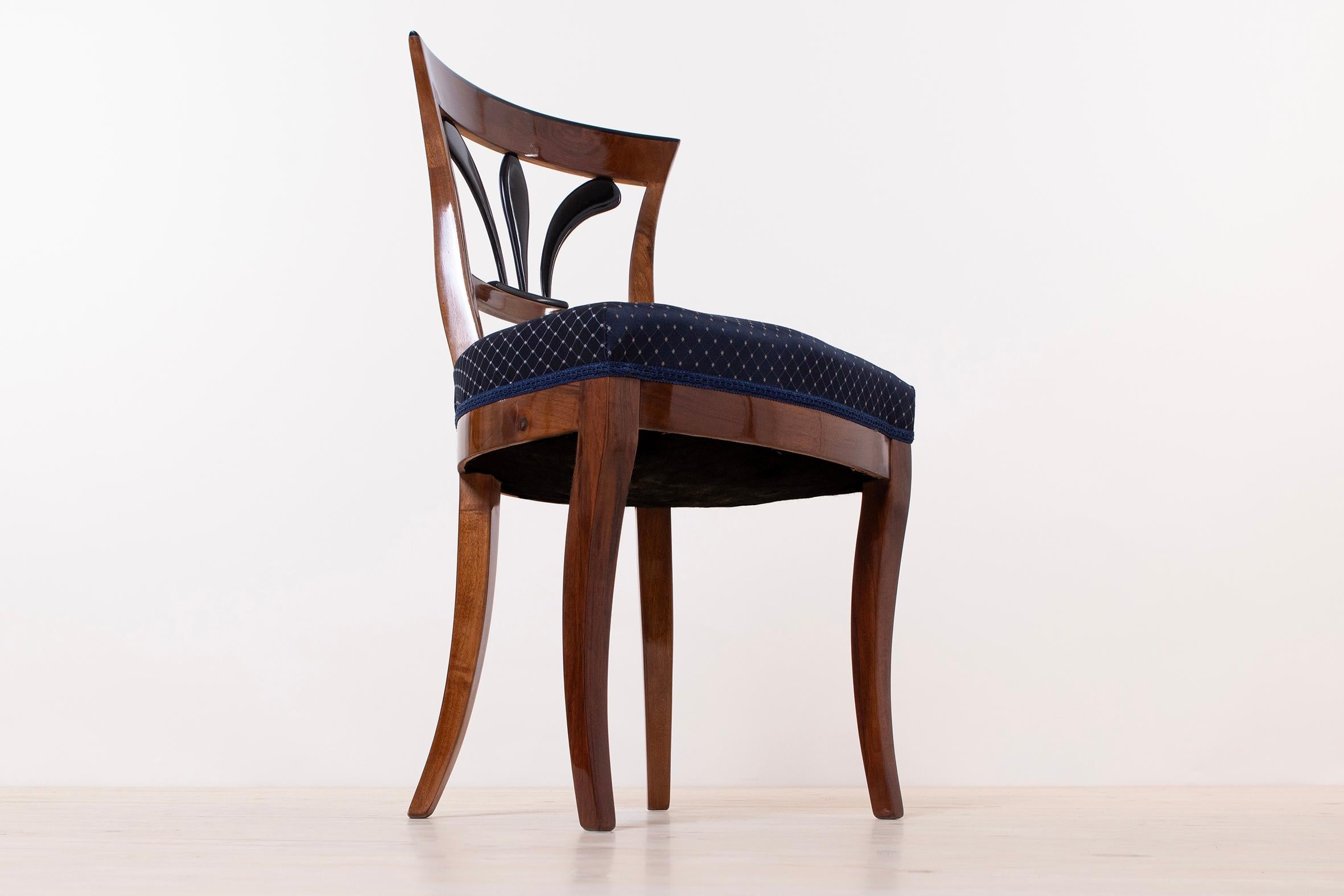 Set of 2 Biedermeier Walnut Chairs, Germany, 19th Century For Sale 15