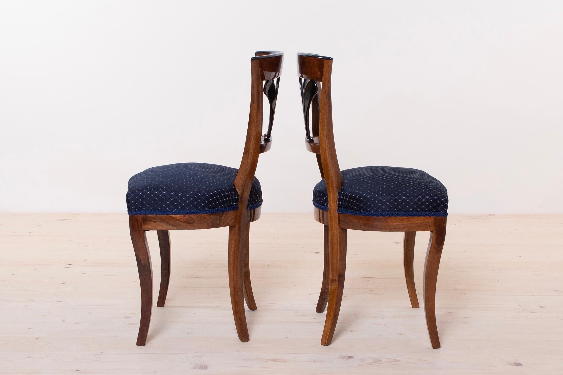 Set of 2 Biedermeier Walnut Chairs, Germany, 19th Century For Sale 1
