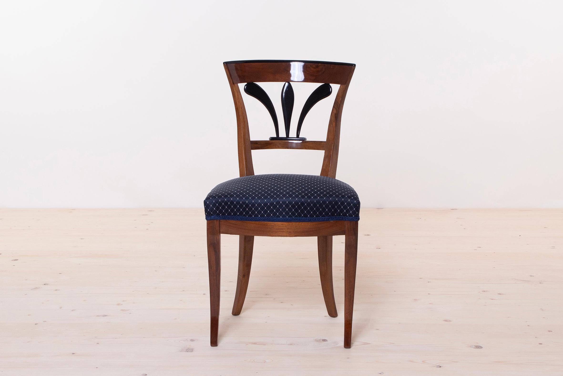 Set of 2 Biedermeier Walnut Chairs, Germany, 19th Century For Sale 2