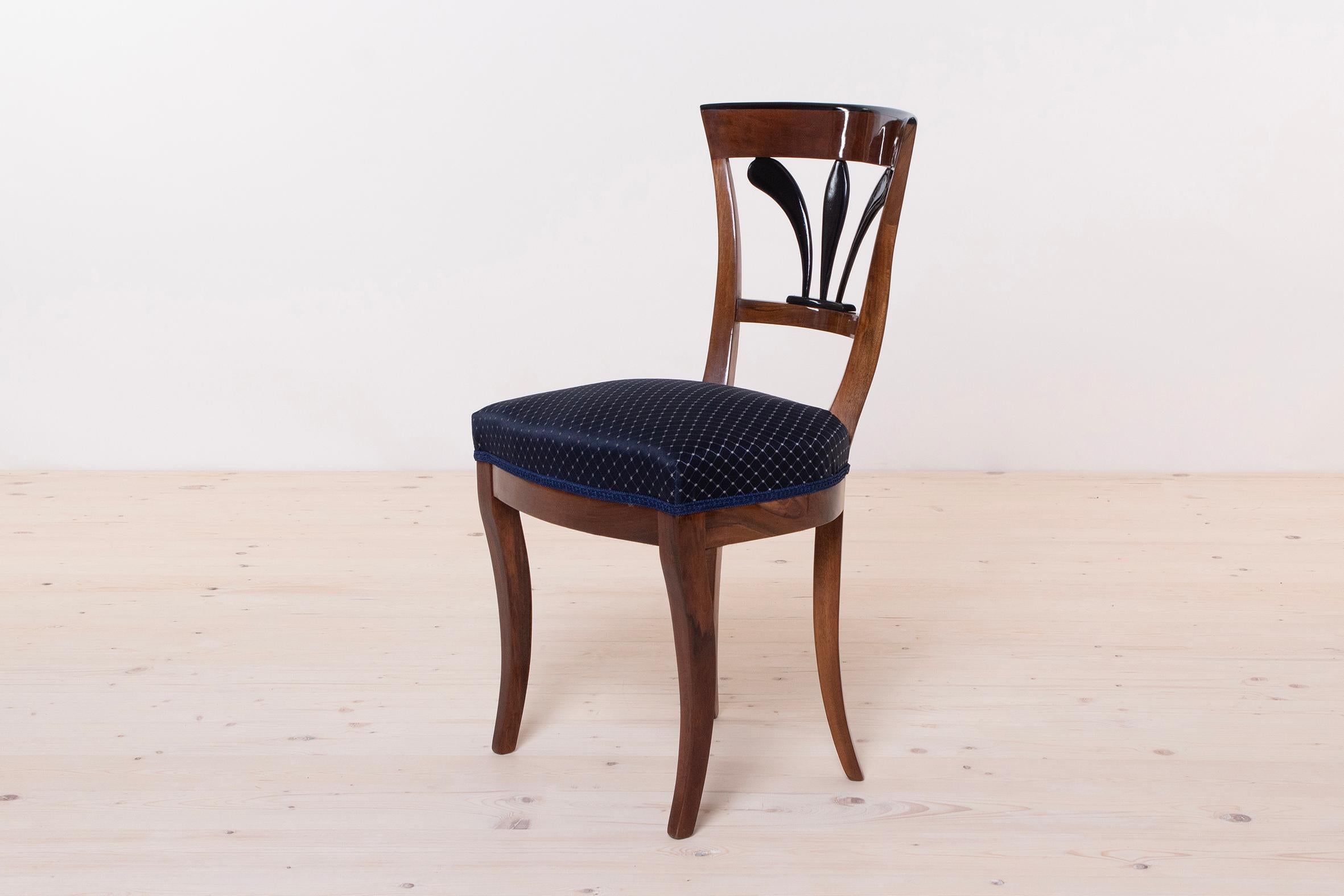 Set of 2 Biedermeier Walnut Chairs, Germany, 19th Century For Sale 3