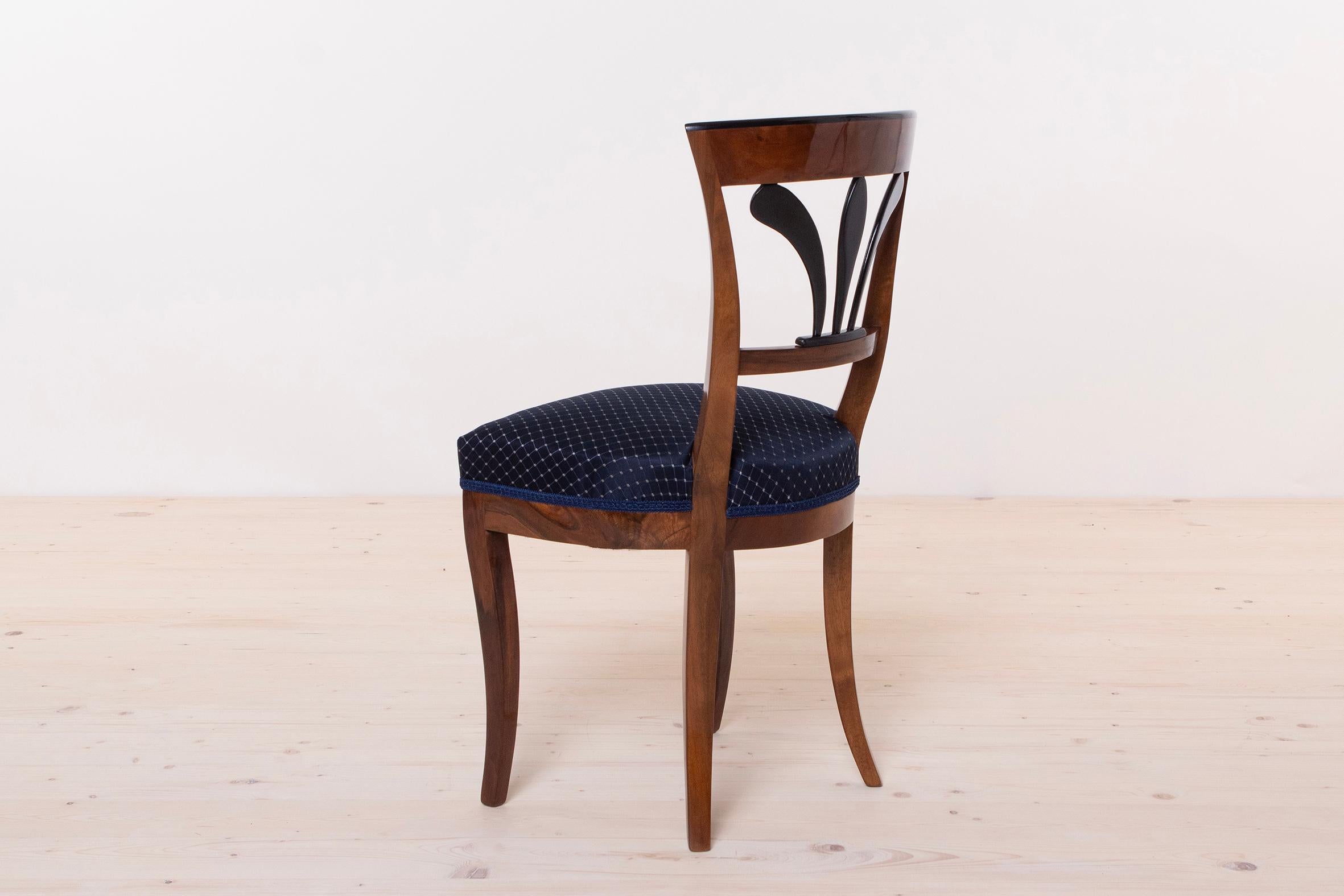 Set of 2 Biedermeier Walnut Chairs, Germany, 19th Century For Sale 5