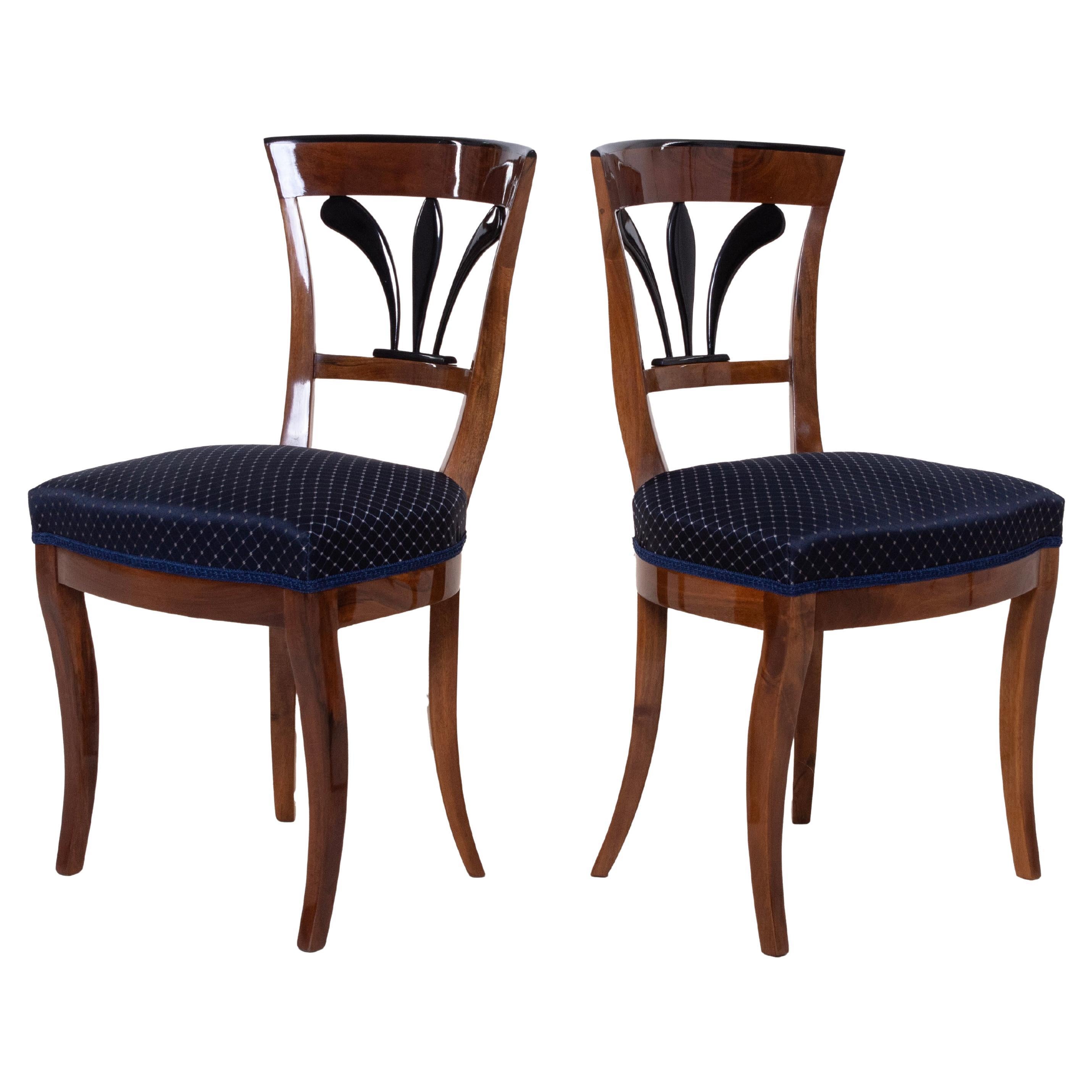 Set of 2 Biedermeier Walnut Chairs, Germany, 19th Century For Sale