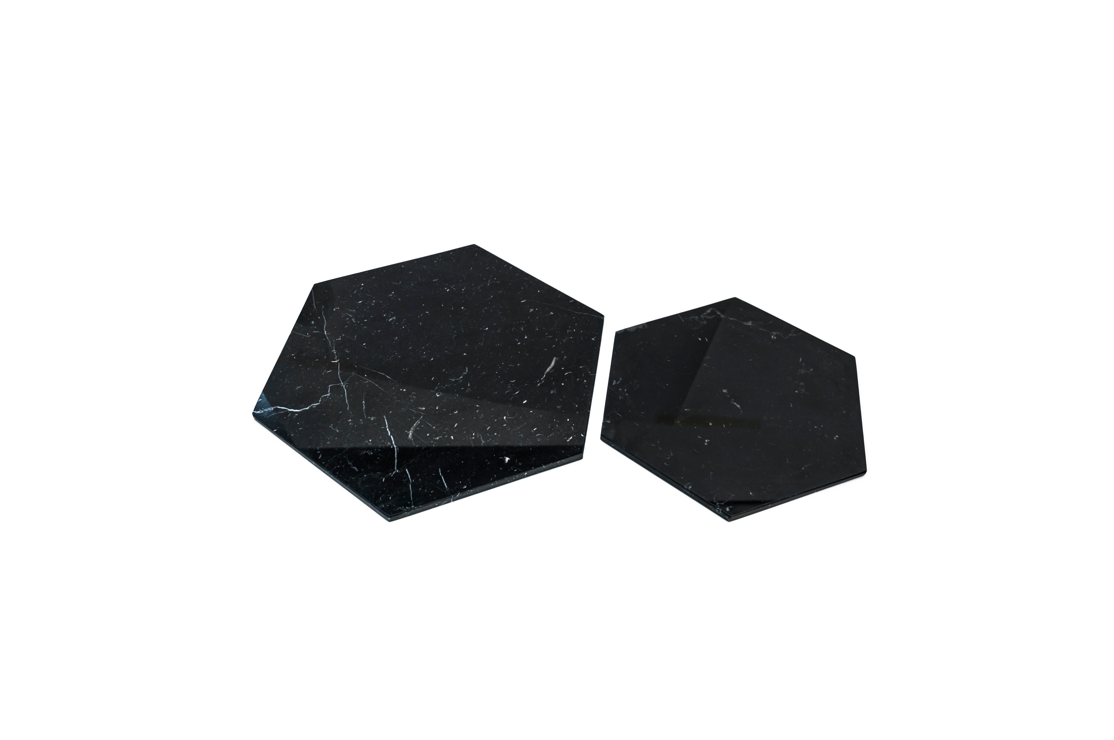 Handmade Set of 2 Hexagonal Black Marquina Marble Plates / Serving Dishes  In New Condition For Sale In Carrara, IT