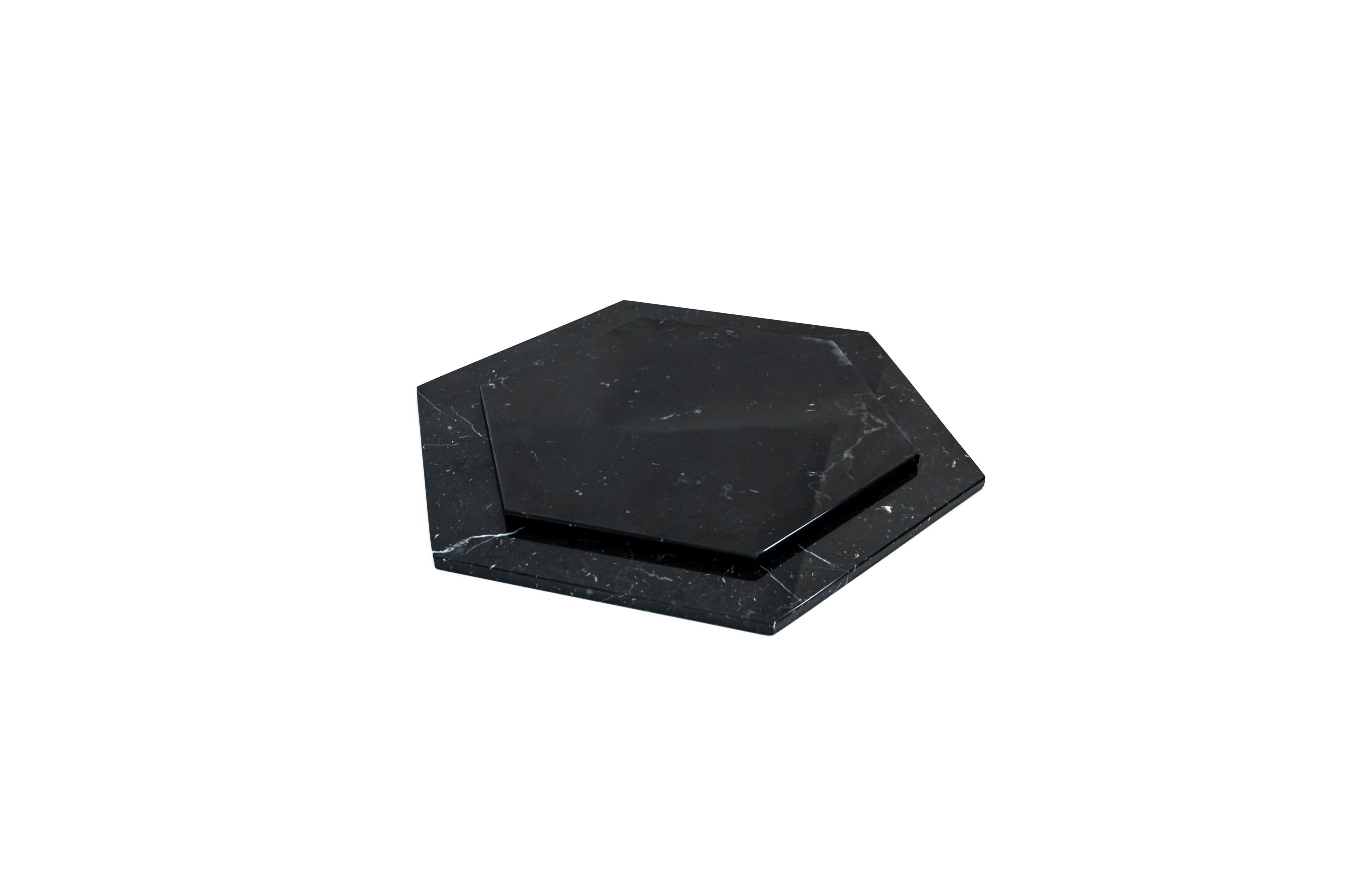 Set of 2 hexagonal black Marquina marble plates / serving dishes. 
Big plate diameter 40 cm, small plate diameter 30 cm.
Each piece is in a way unique (every marble block is different in veins and shades) and handmade by Italian artisans specialized