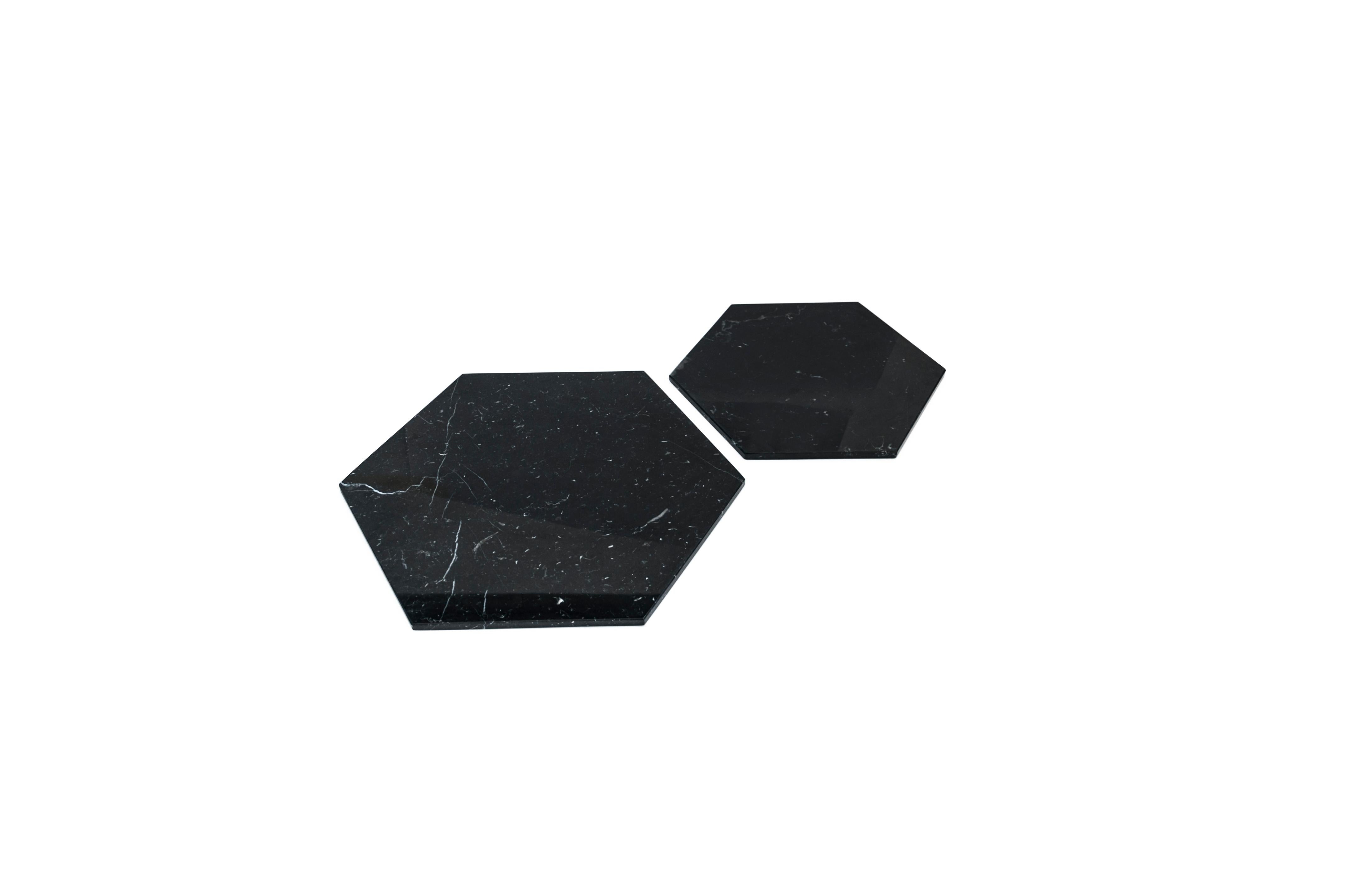 Juego de 2 Platos / Fuentes de Mármol Negro Marquina Hexagonales Hechos a Mano en Nuevo estado para la venta en Carrara, IT