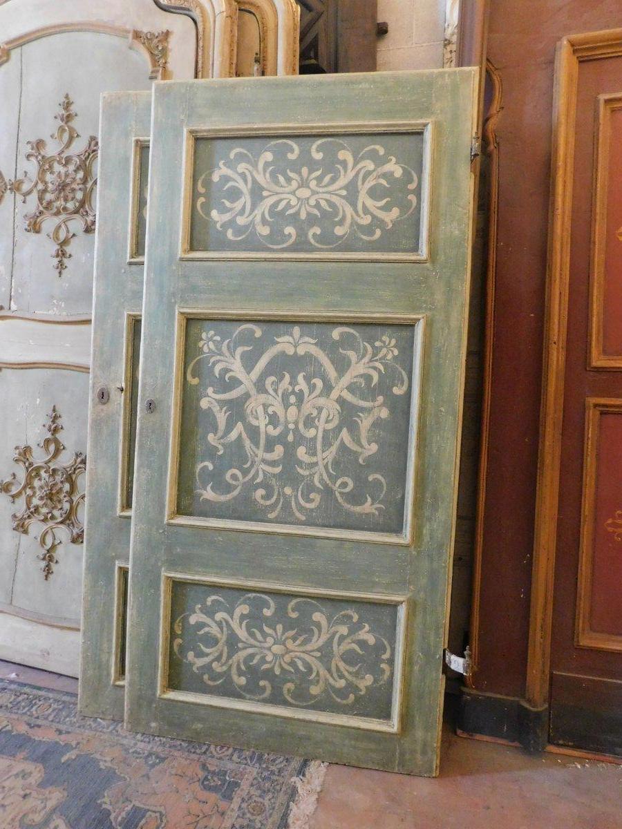 juego de 2 grandes puertas de interior, ricamente pintadas con marco y sobrepuerta, Italia Pintado a mano en venta