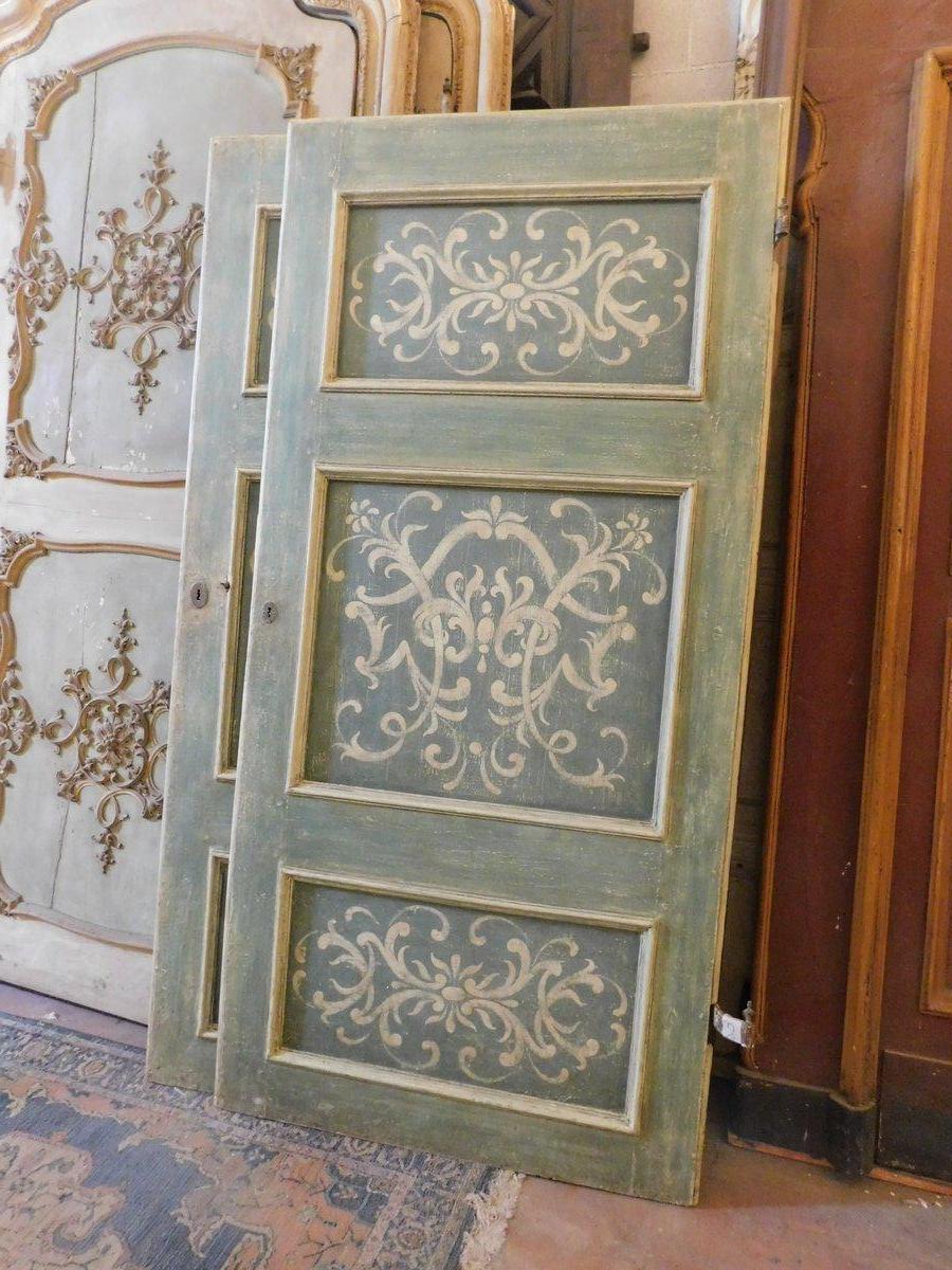 juego de 2 grandes puertas de interior, ricamente pintadas con marco y sobrepuerta, Italia siglo XVIII y antes en venta