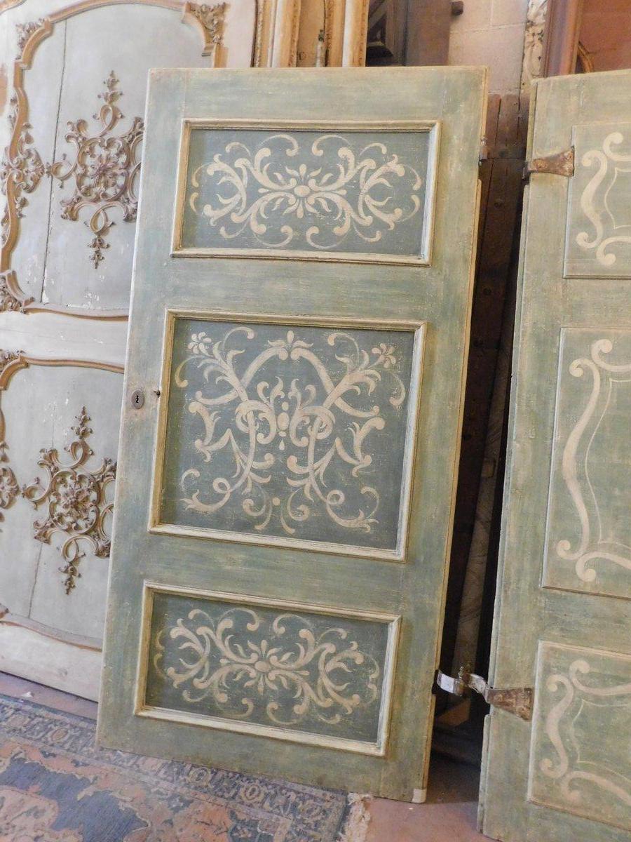 juego de 2 grandes puertas de interior, ricamente pintadas con marco y sobrepuerta, Italia en venta 2