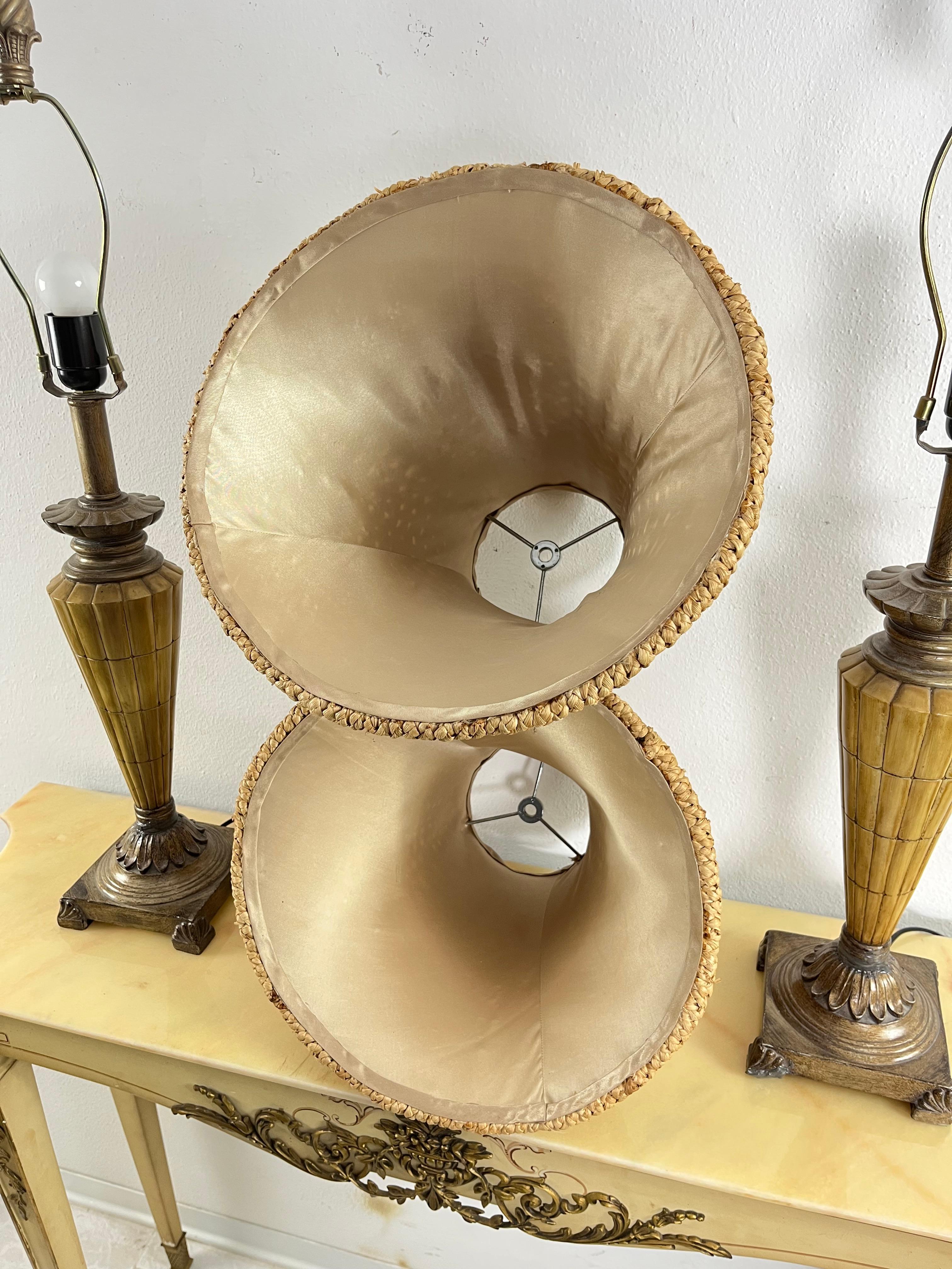Set aus 2 großen Vintage-Rattan-Tischlampen im Stil von Luciano Frigerio, 1980er Jahre im Angebot 9