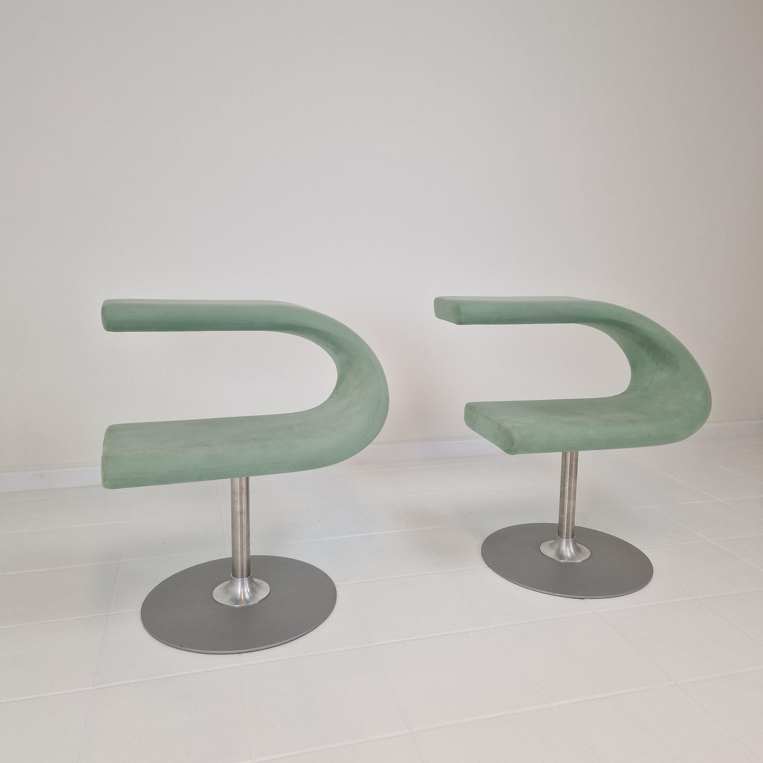 Suédois Ensemble de 2 chaises pivotantes Bla Station Innovation C de Fredrik Mattson, Suède en vente