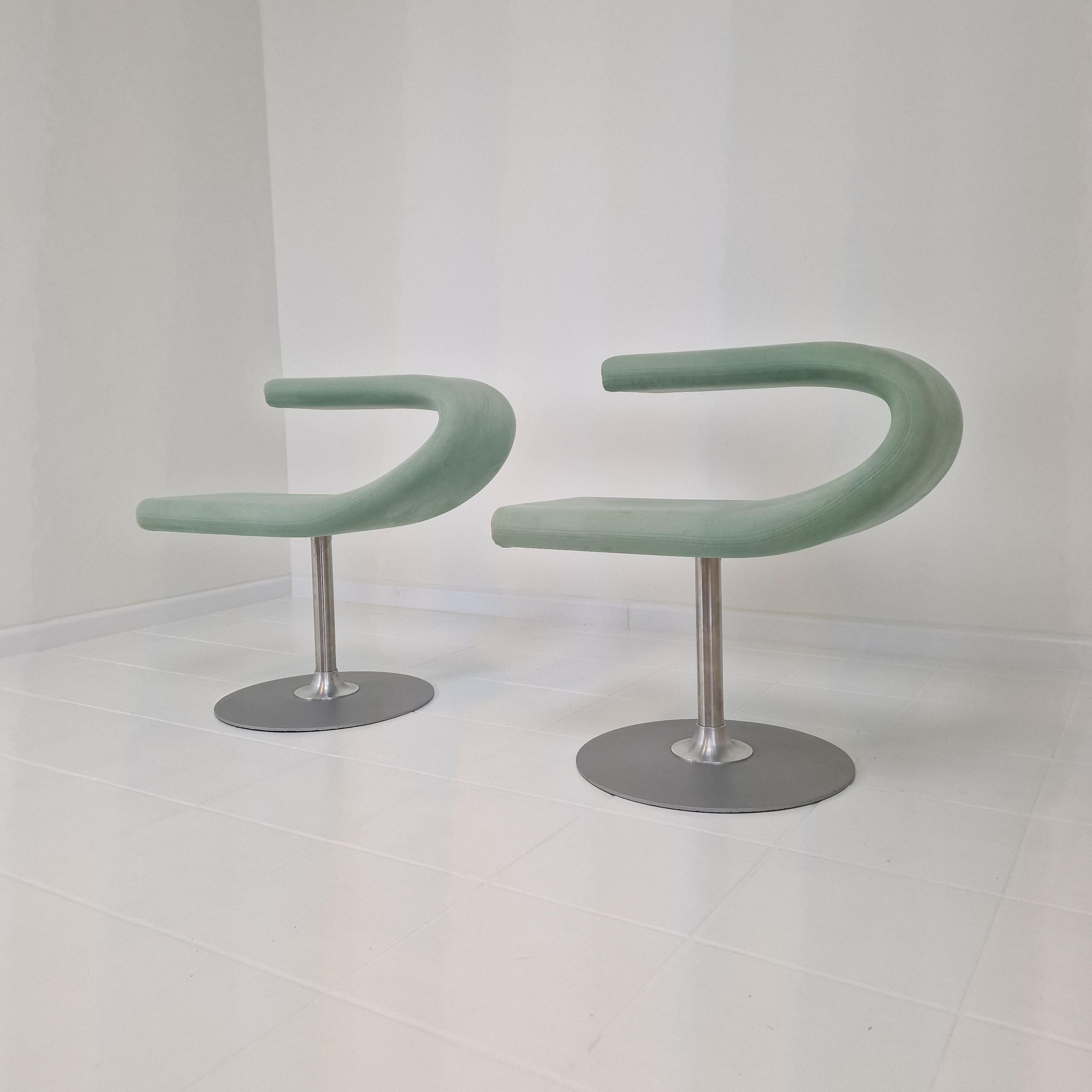 Acier Ensemble de 2 chaises pivotantes Bla Station Innovation C de Fredrik Mattson, Suède en vente