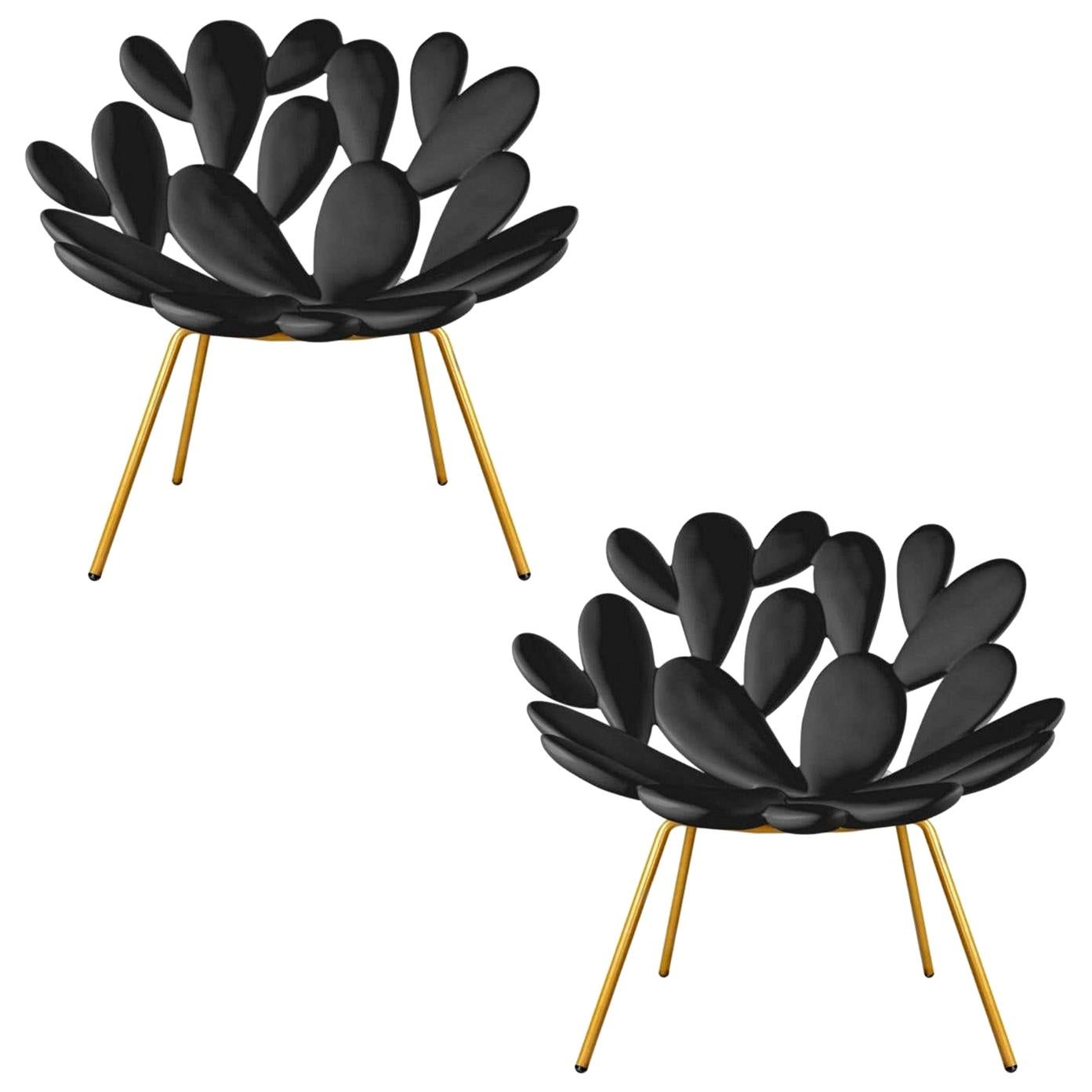 Ensemble de 2 chaises d'extérieur Cactus en laiton et noir, en stock à Los Angeles