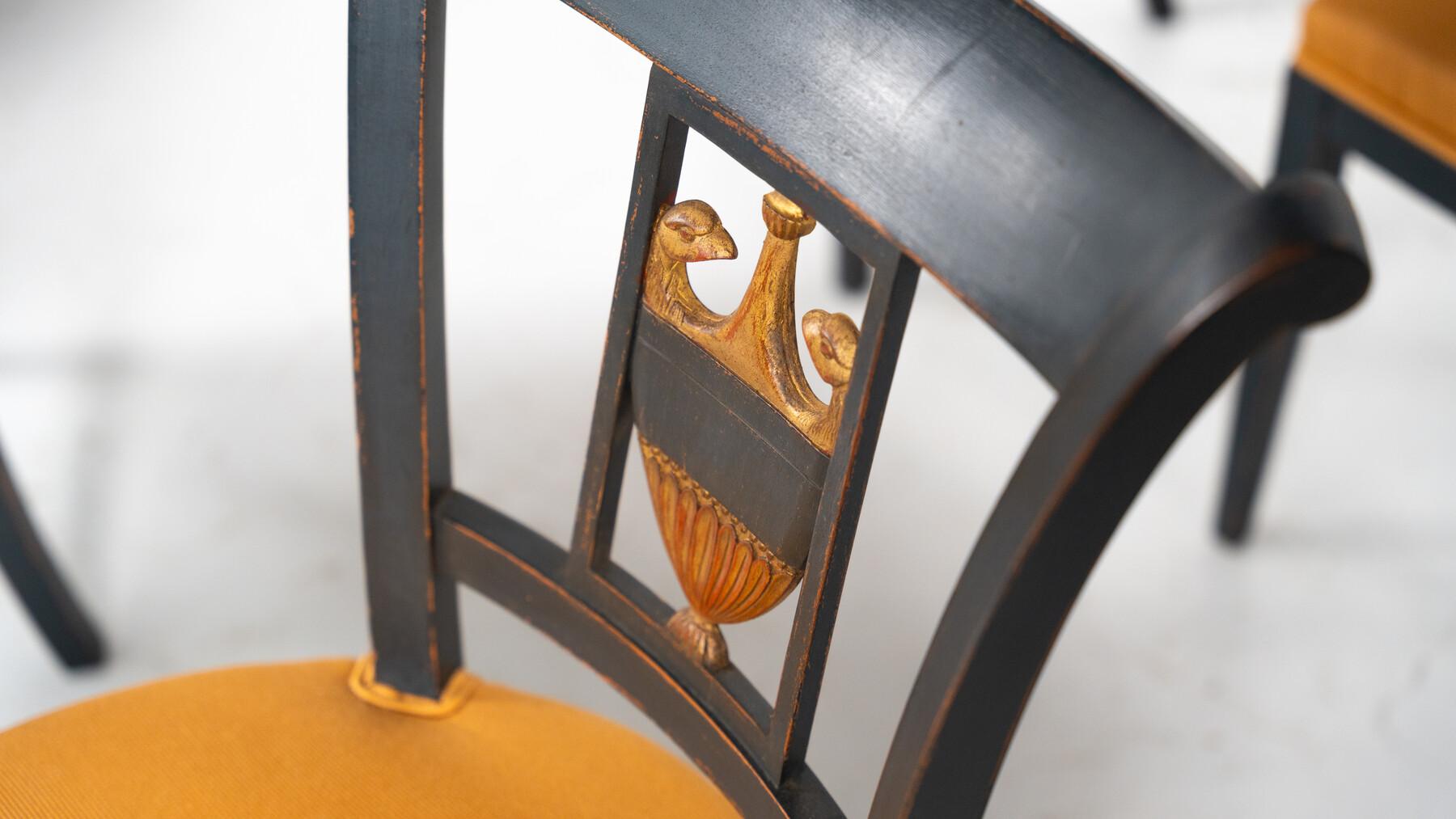 Legno Set di 2 poltrone e 4 sedie in nero e oro, stile Impero in vendita