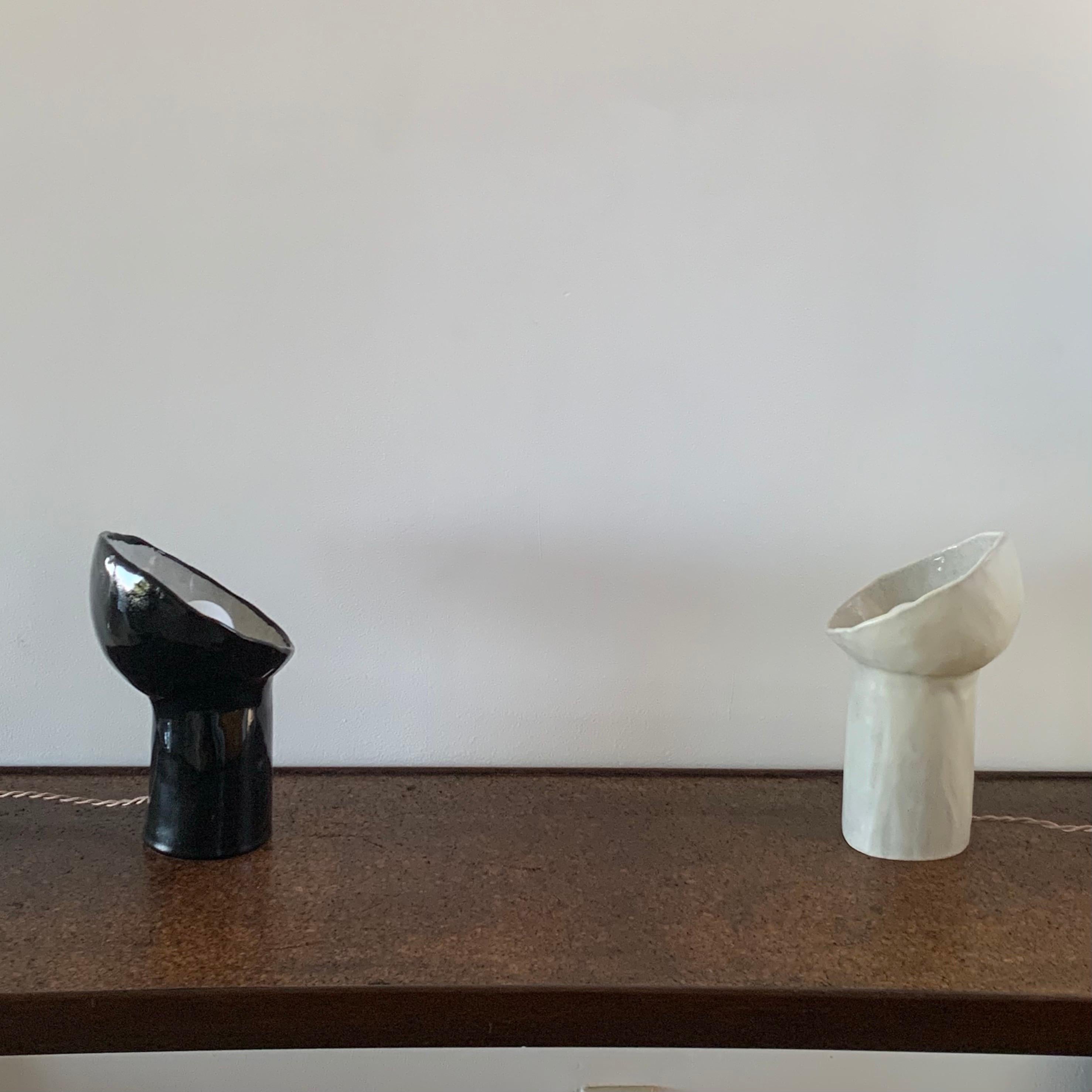 Organic Modern Set of 2 Black and White Cyclope Lamps For Sale