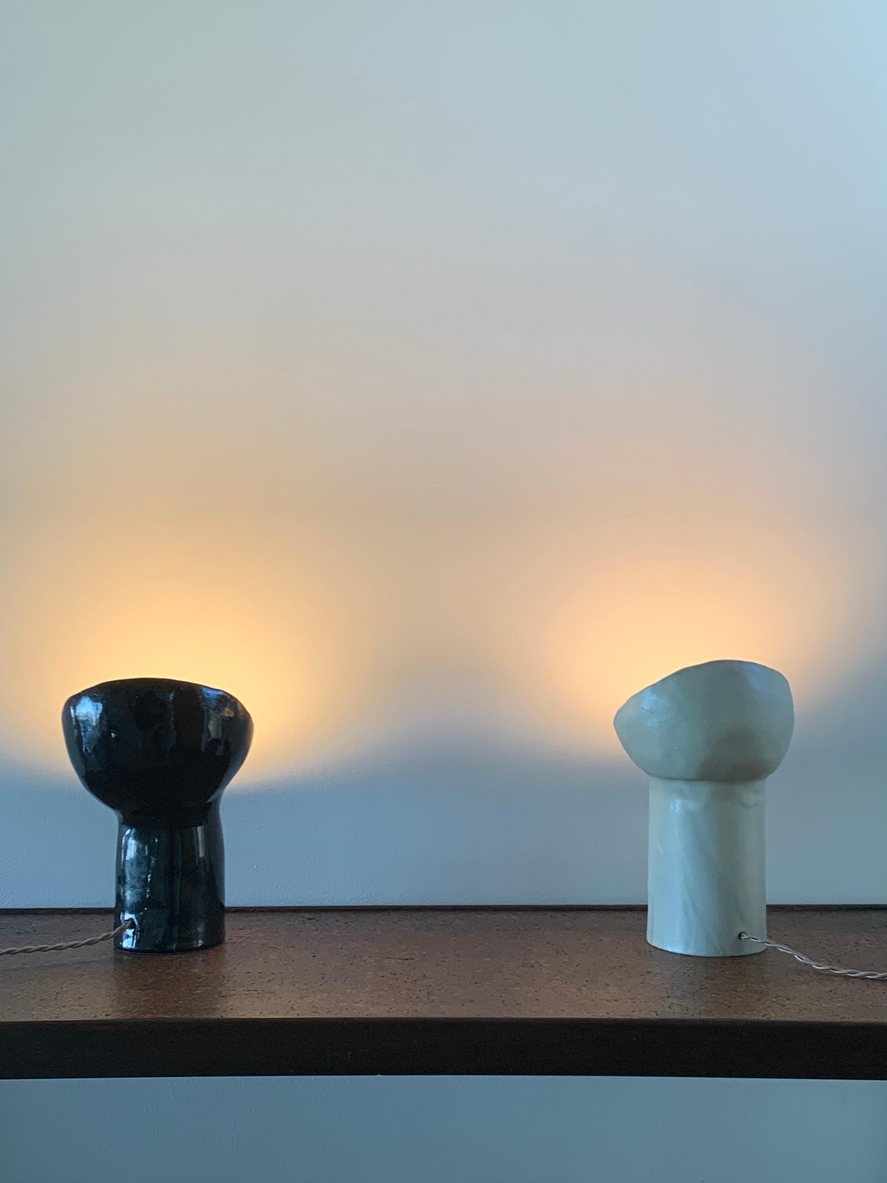 Francese Set di 2 lampade Cyclope bianche e nere in vendita