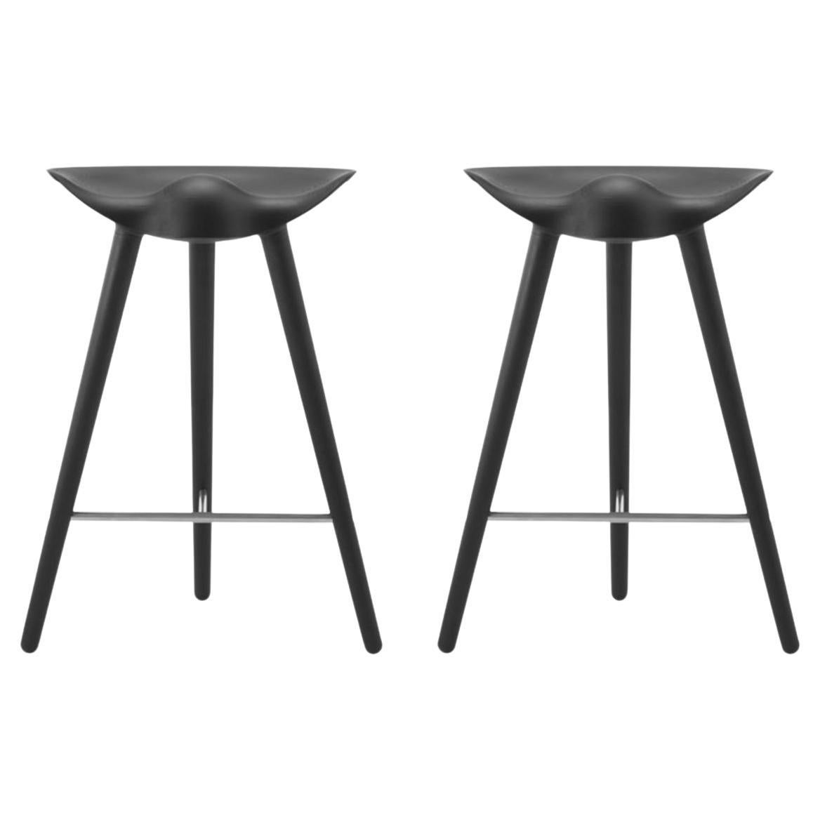 Ensemble de 2 tabourets de comptoir ML 42 en hêtre noir et acier inoxydable par By Lassen