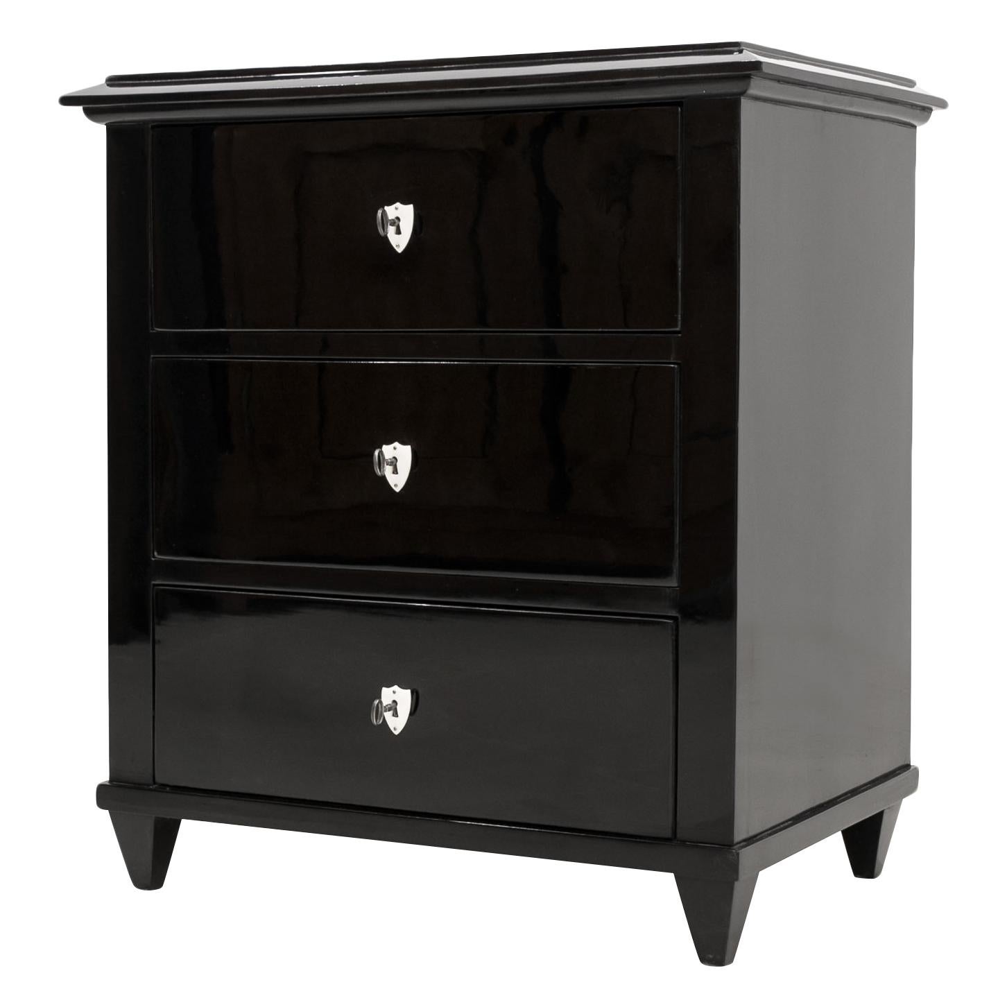 Antique and Vintage Commodes and Chests of Drawers 10,561 For Sale at