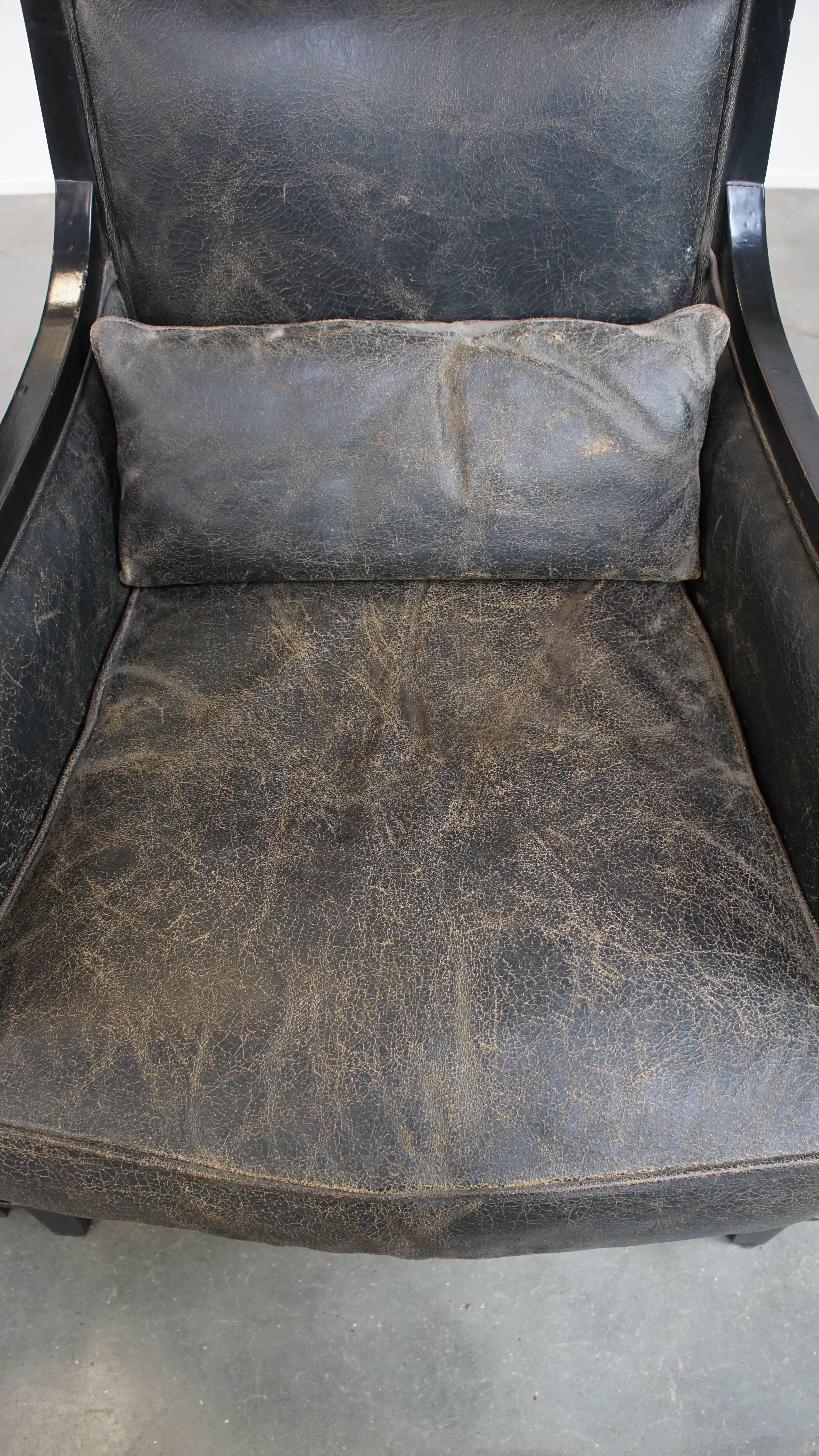 20th Century Set of 2 black cowhide leather and wooden armchairs with an Art Deco design For Sale