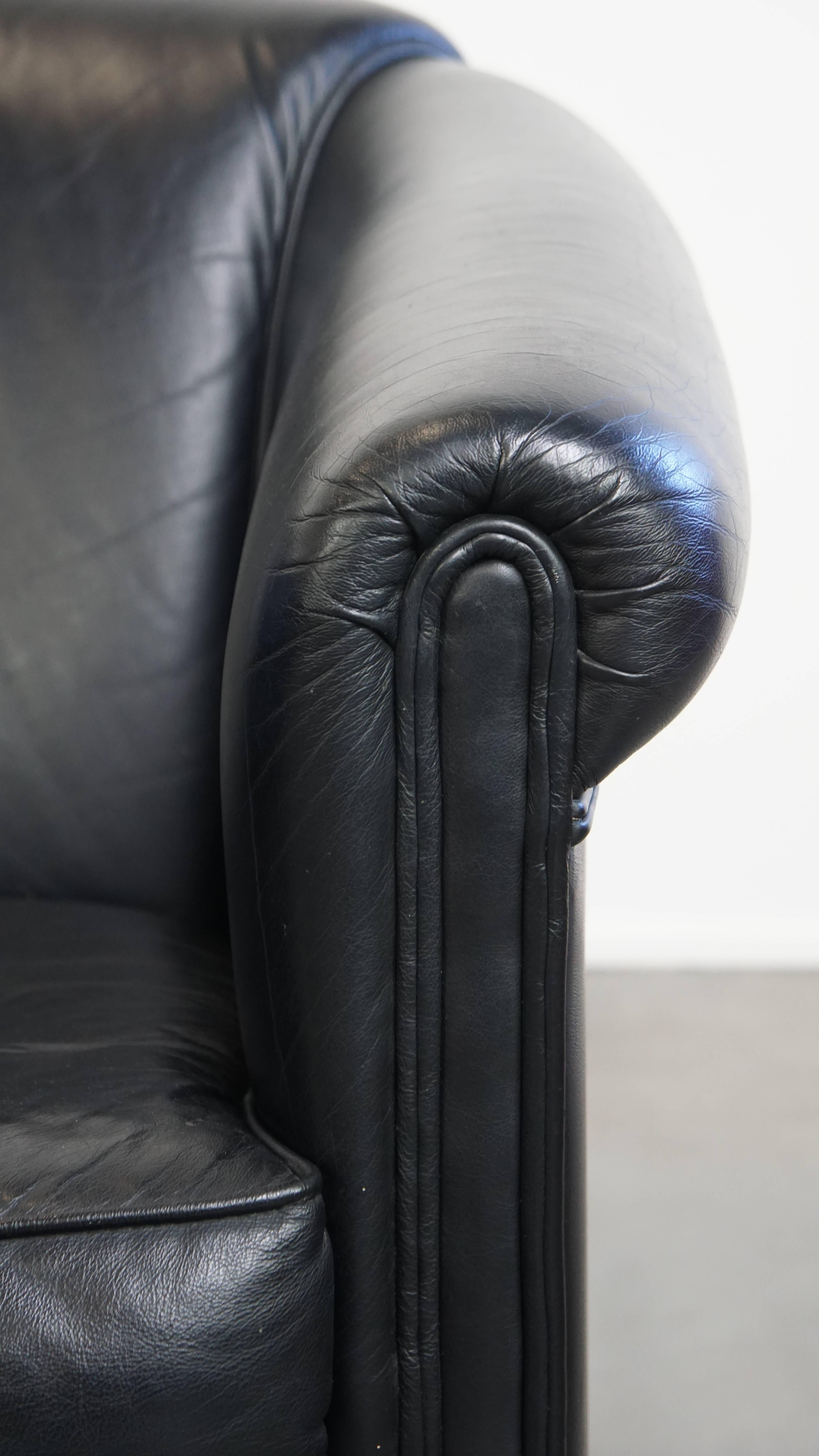 Set of 2 Black Cowhide Leather Club Armchairs in English Style For Sale 5