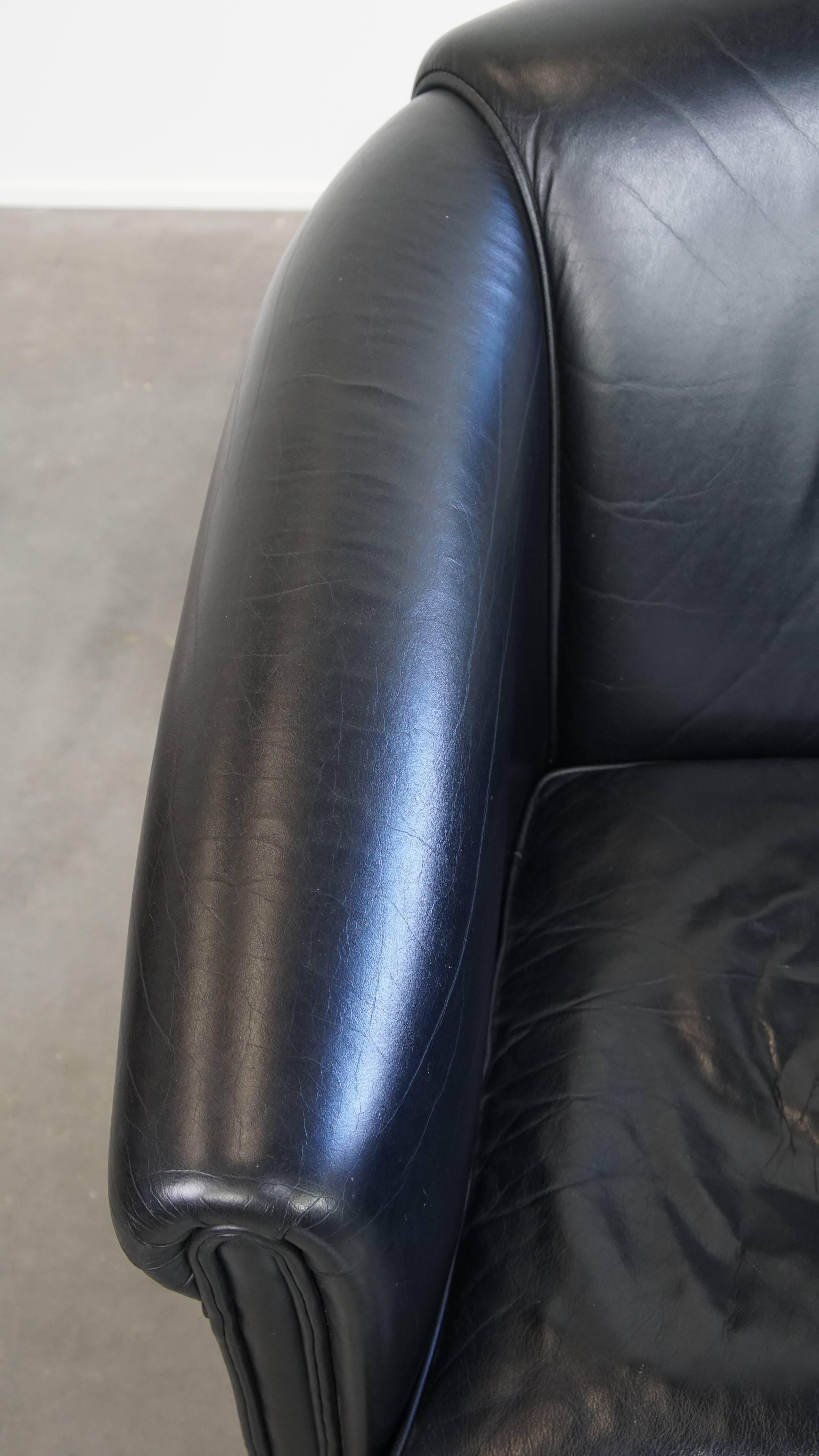 Set of 2 Black Cowhide Leather Club Armchairs in English Style For Sale 1