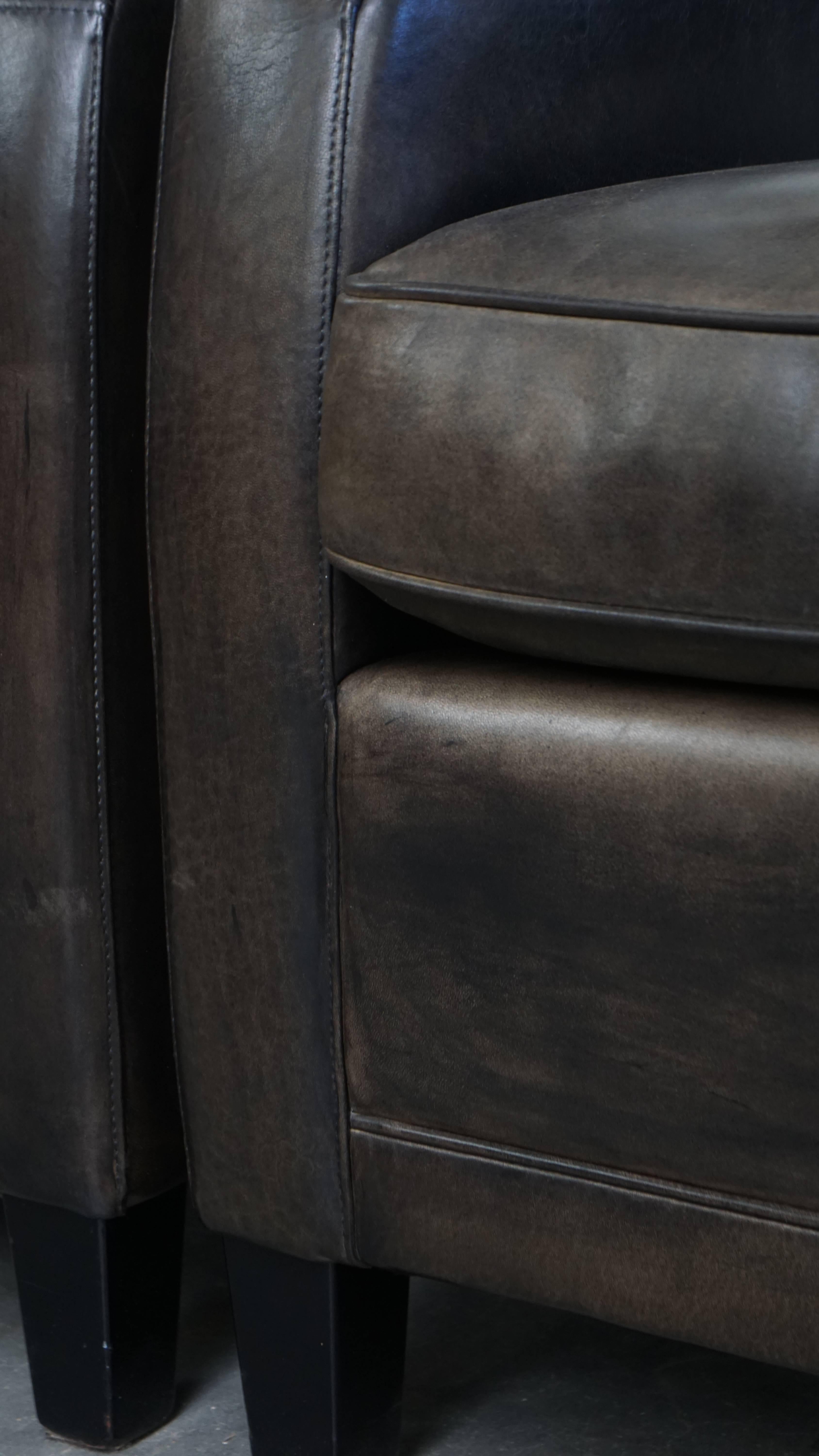 Set aus 2 schwarz/grauen Sesseln im Schafsfell-Design im Angebot 6