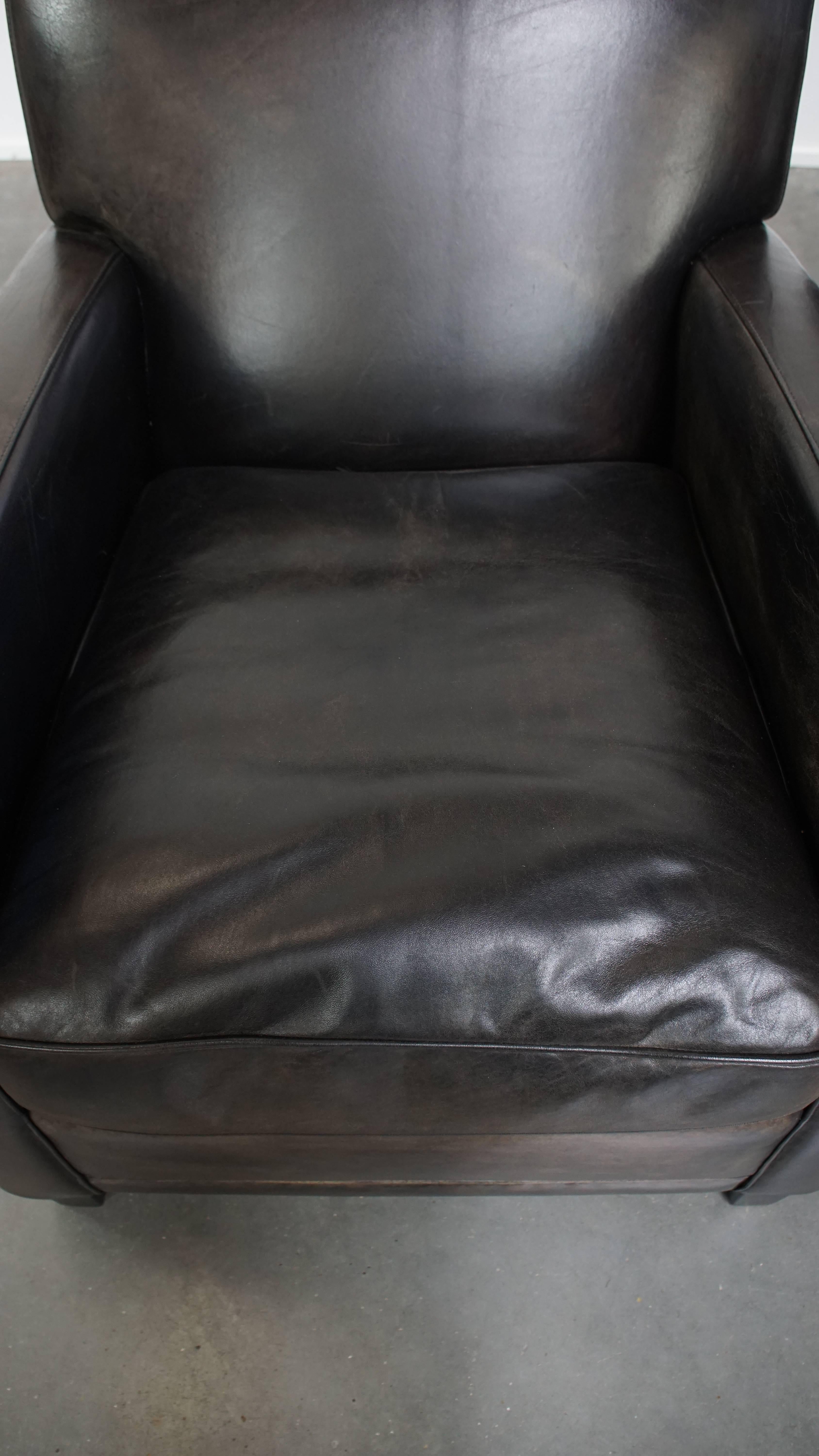 Set aus 2 schwarz/grauen Sesseln im Schafsfell-Design im Zustand „Gut“ im Angebot in Harderwijk, NL