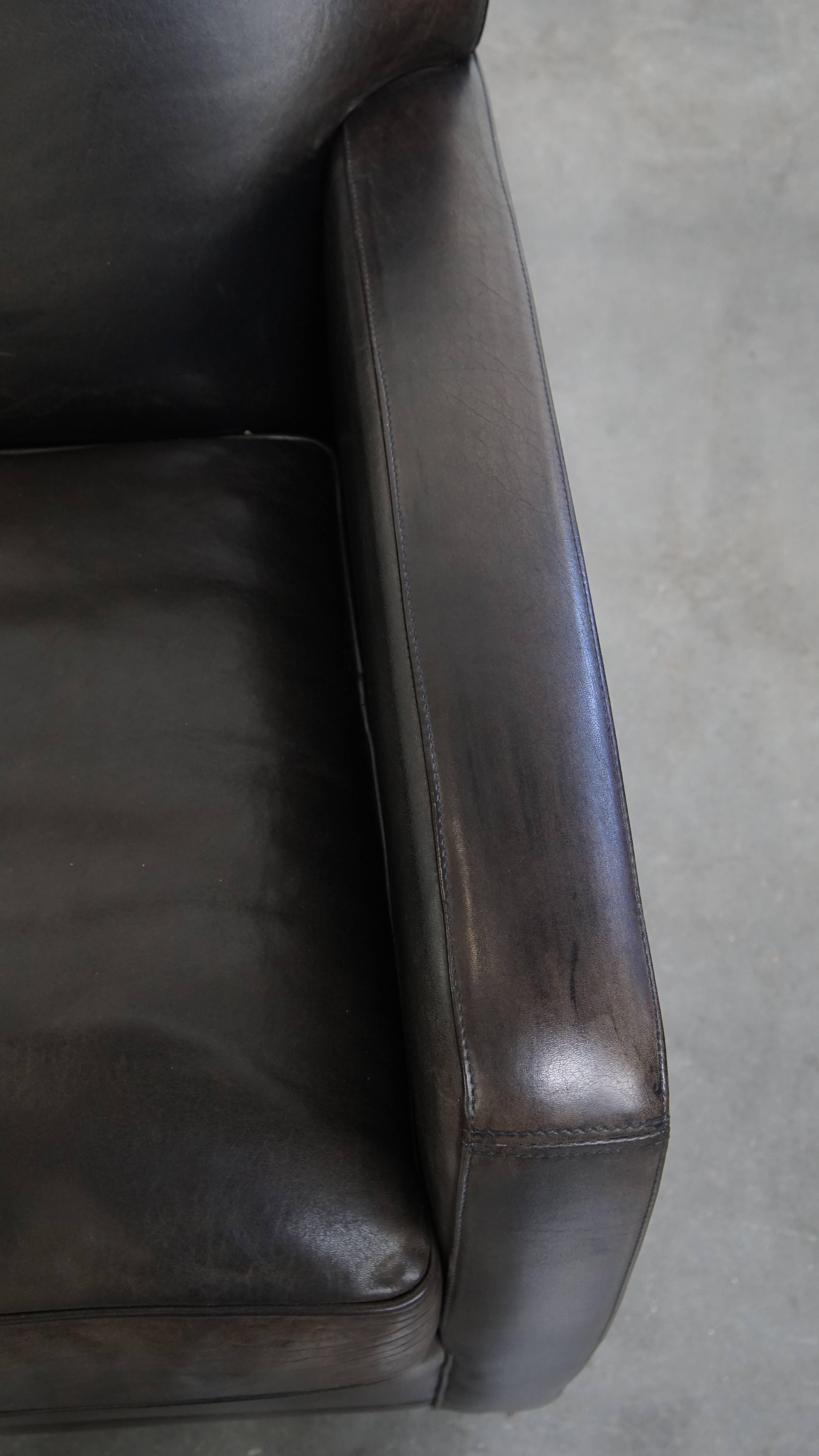 Set aus 2 schwarz/grauen Sesseln im Schafsfell-Design im Angebot 2
