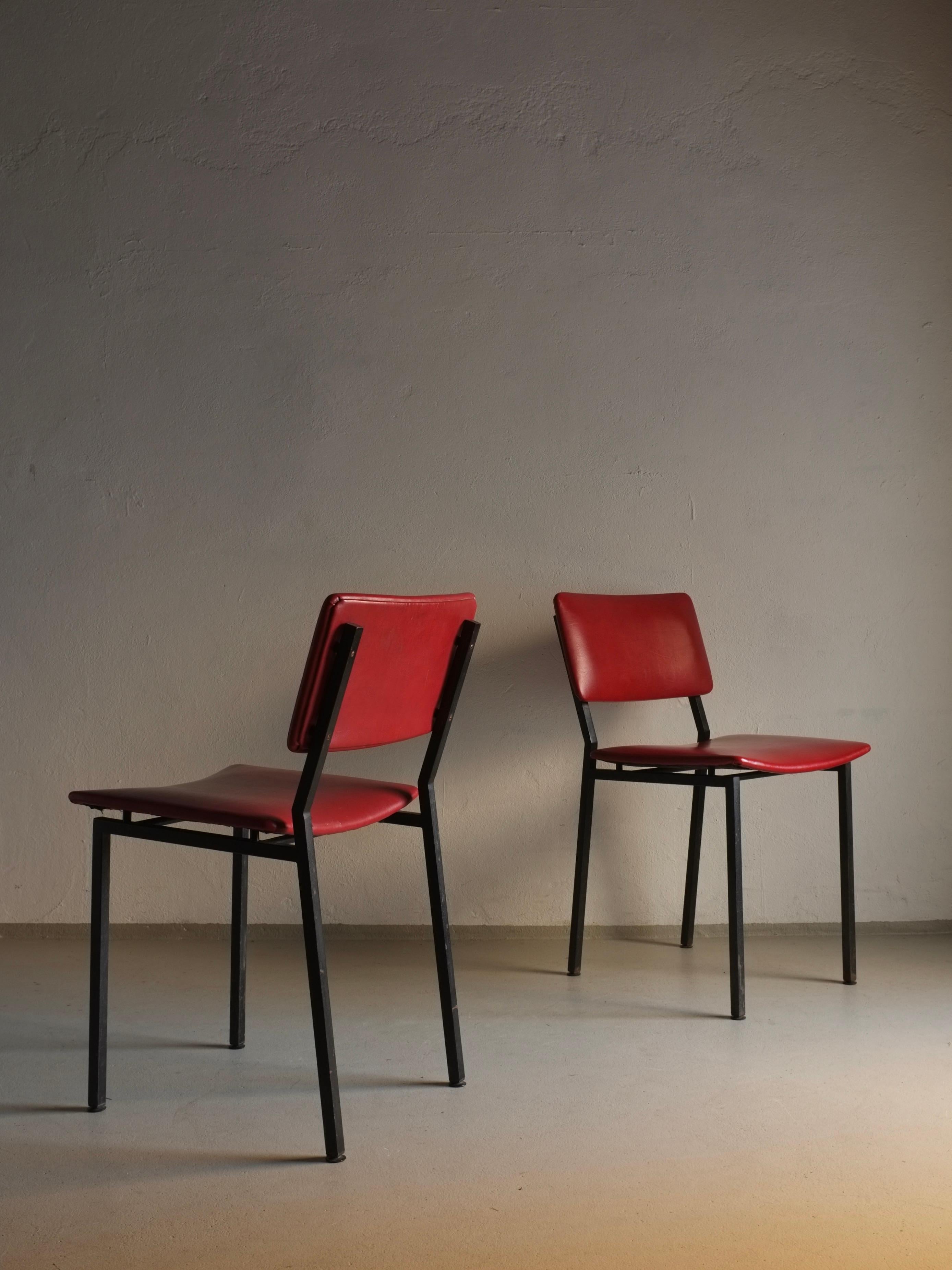 Minimalist Set of 2 Black Metal Chairs by Gerrit Veenendaal For Kembo, Netherlands 1960s For Sale