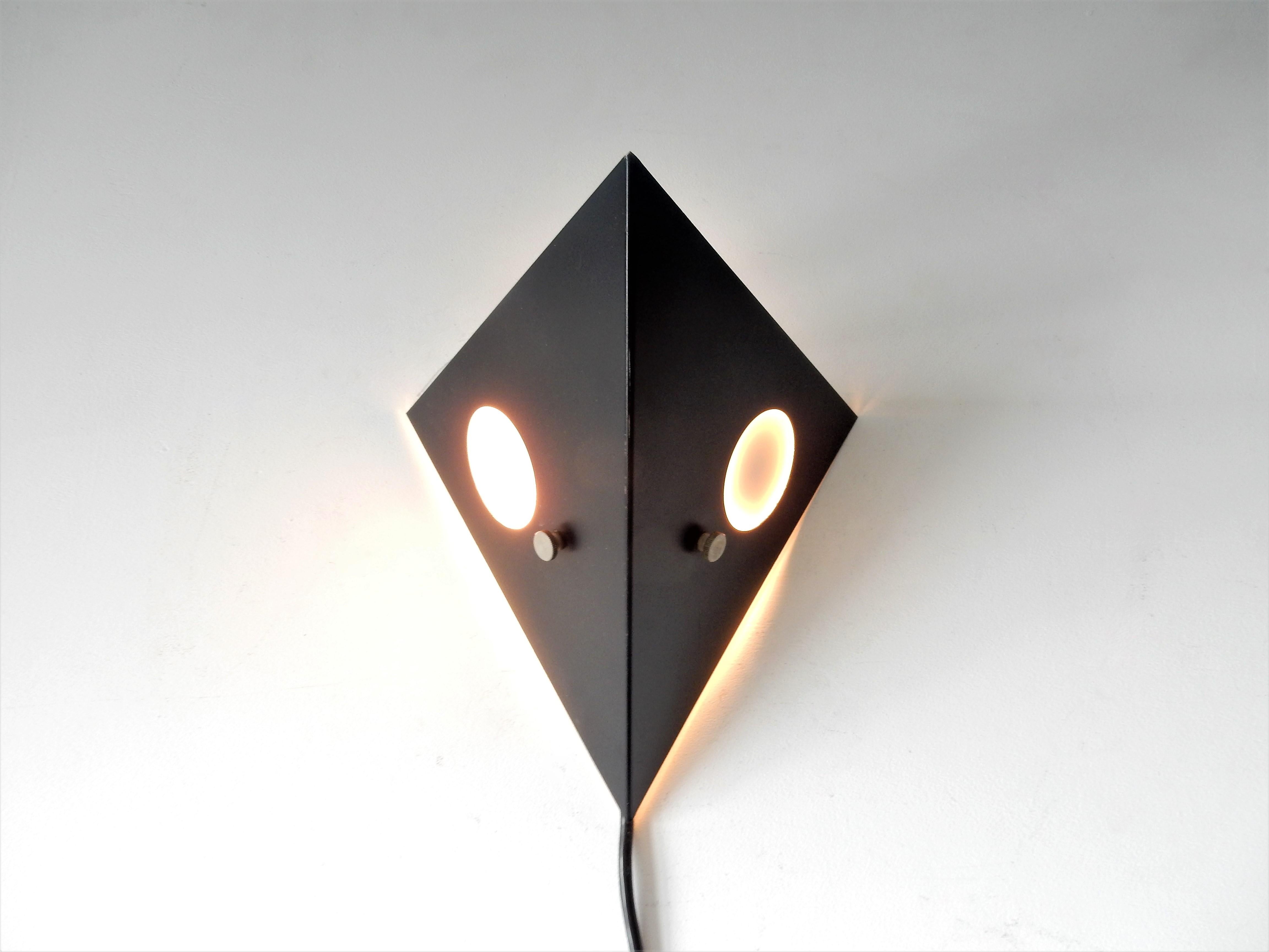 2er-Set Wandlampen „Night Owl“ aus schwarzem Metall für RAAK, Niederlande, 1960er Jahre (Moderne der Mitte des Jahrhunderts) im Angebot