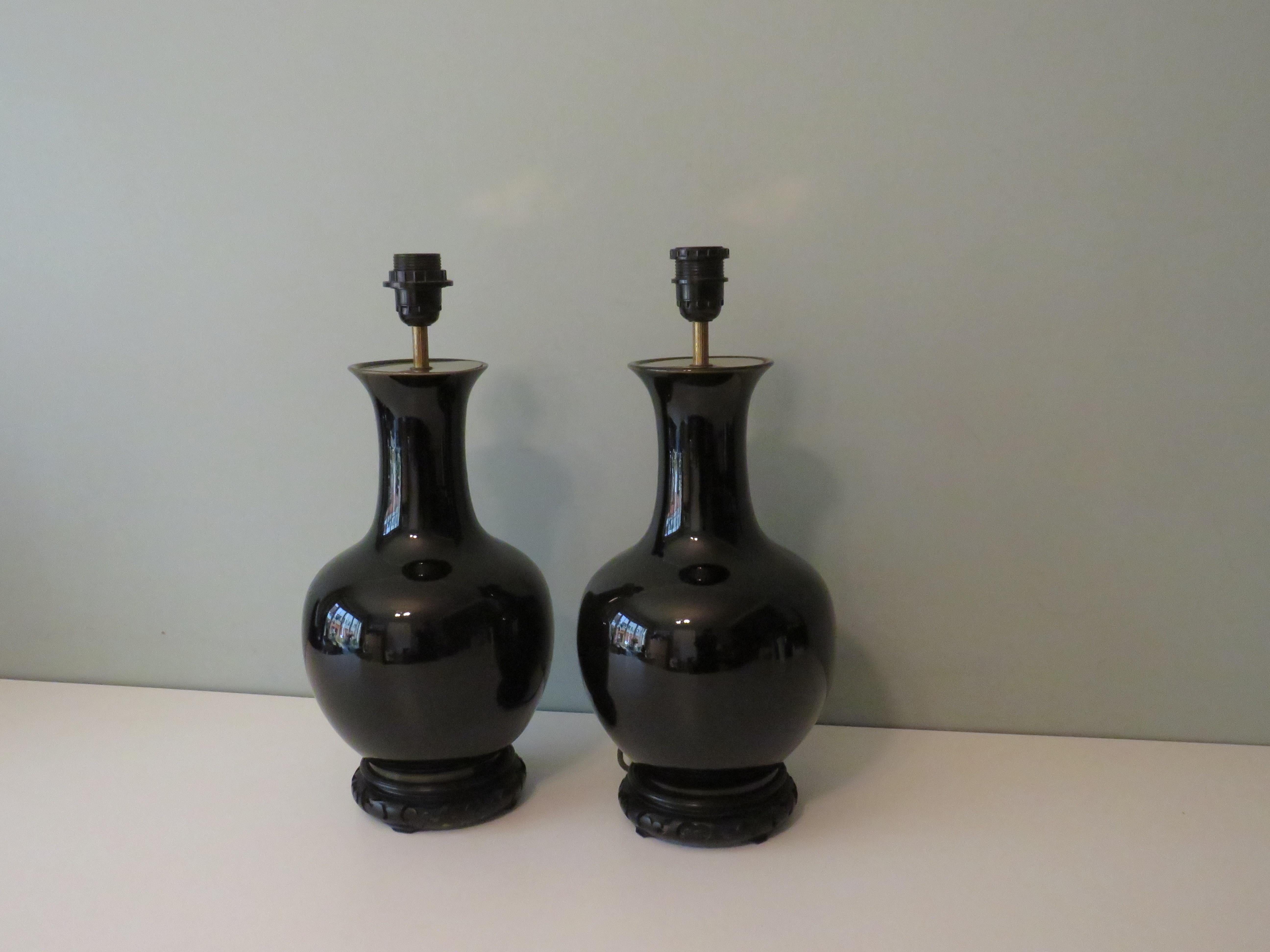 Set of 2 Black Mirror Ceramic Lamp Bases with Black Carved Wooden Base 1950-1960 In Good Condition In Herentals, BE