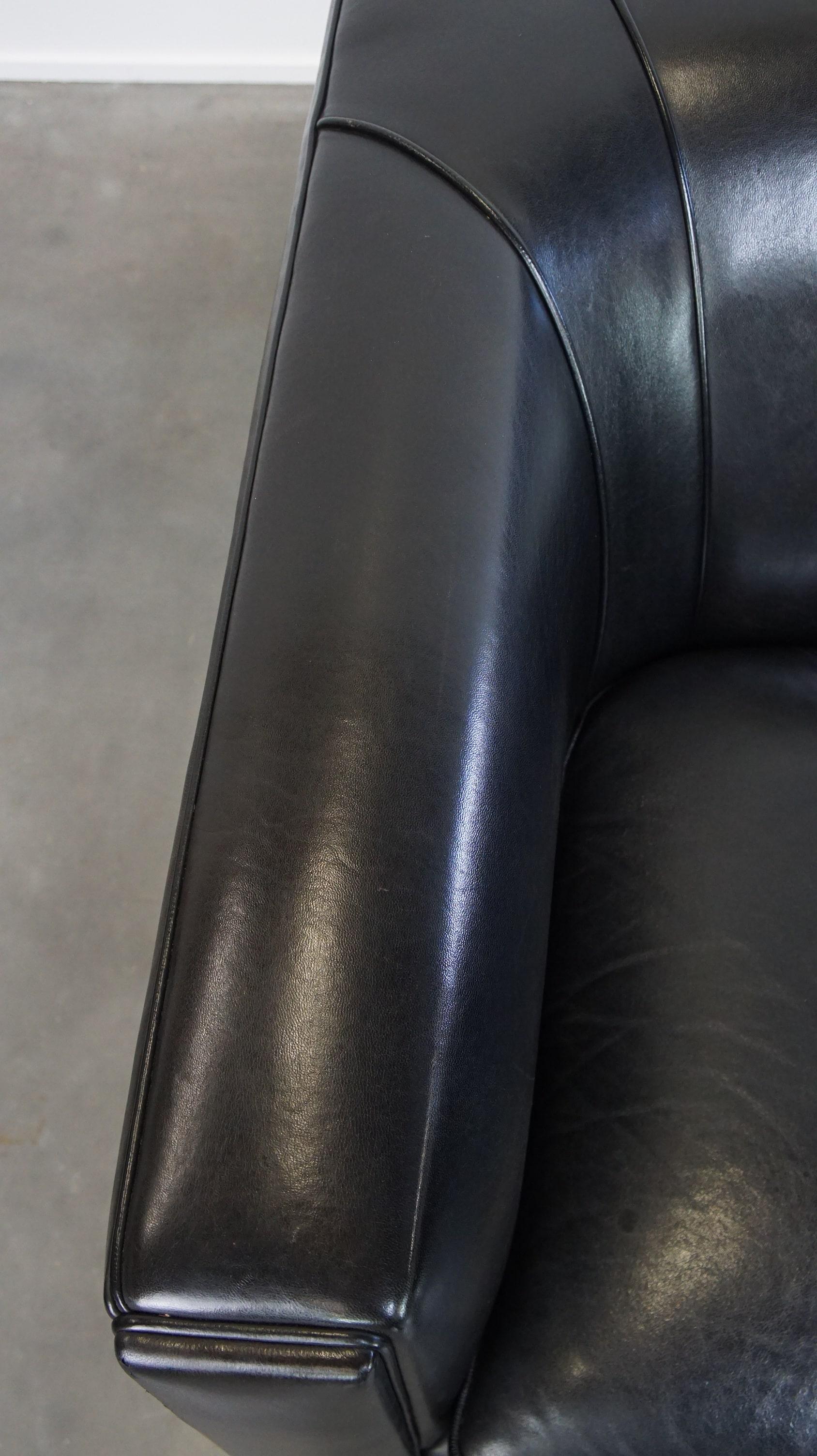 Montone Set di 2 poltrone in pelle di pecora nera dal design Art Déco e dall'elevato comfort di seduta in vendita