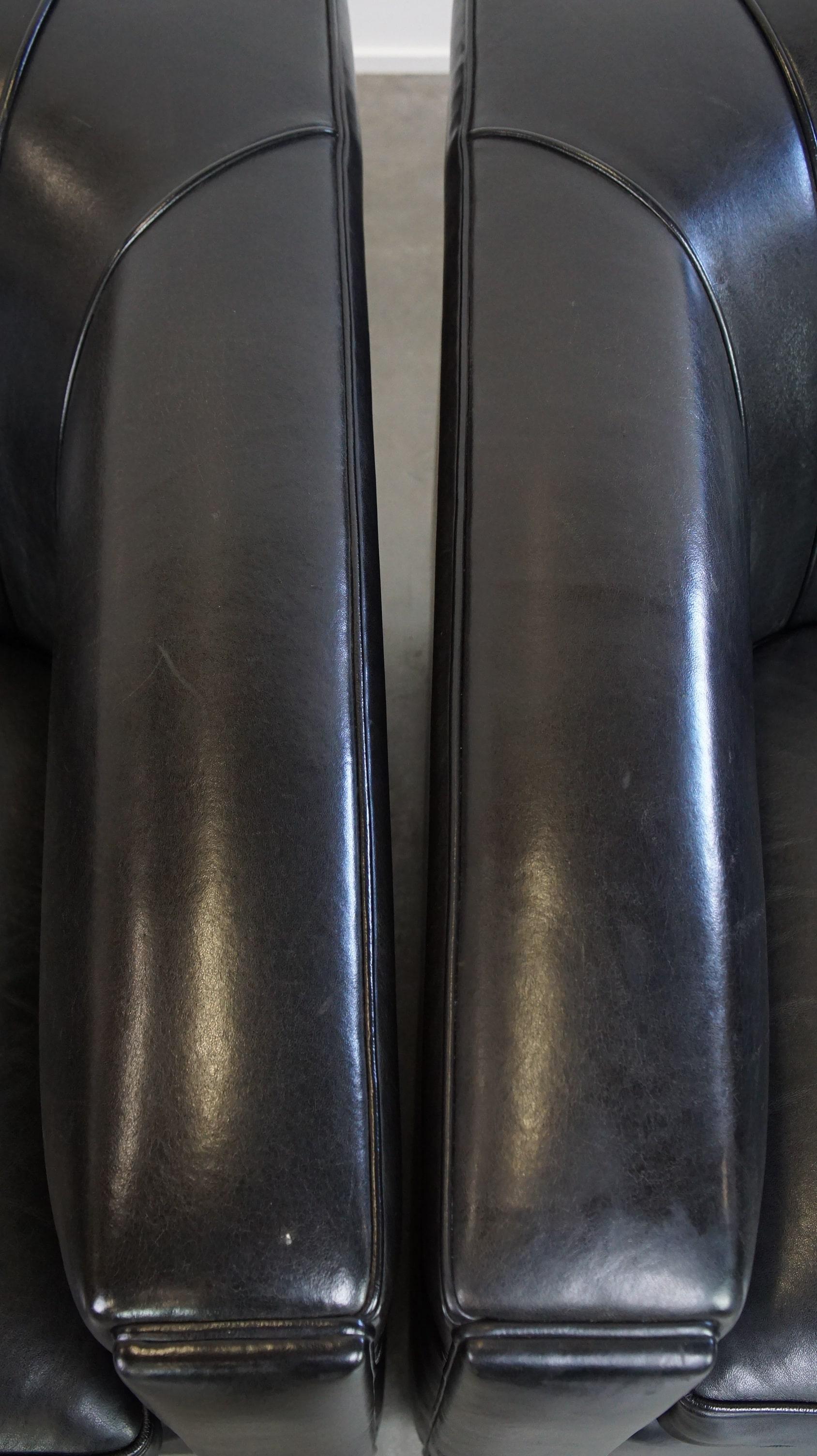 Set di 2 poltrone in pelle di pecora nera dal design Art Déco e dall'elevato comfort di seduta in vendita 1