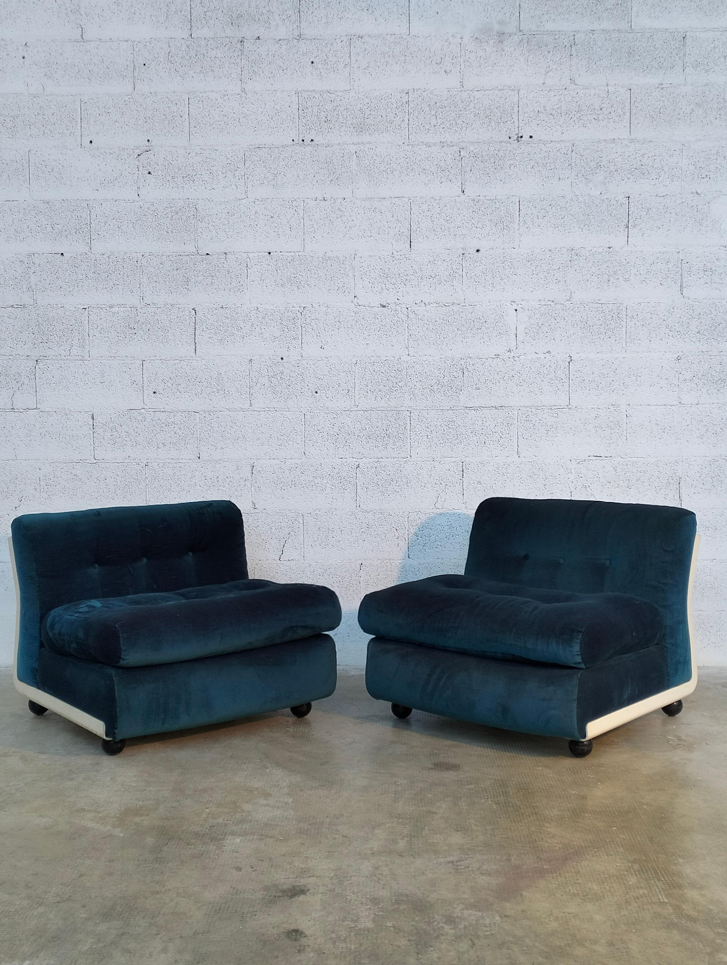 Amanta lounge chair from 1966 (the year the company C&B was founded).

The solution of the shell separated and upholstered from the padded part and made of plastic material defines the new standard of new generation seating and indeed transforms a