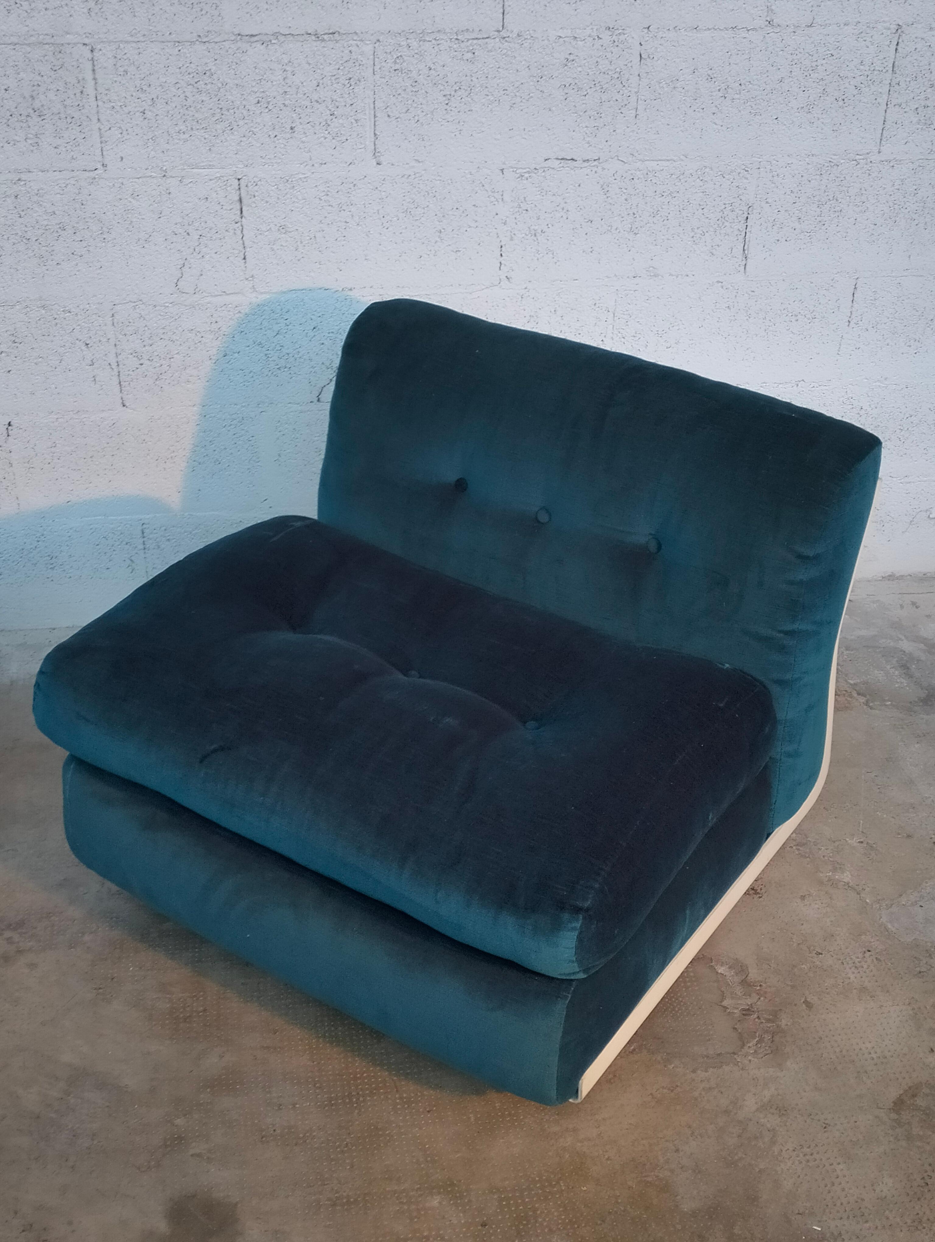 Mid-Century Modern Set of 2 Blue Amanta Lounge Chairs by Mario Bellini for C&B Italia, 1970s For Sale