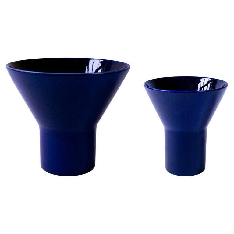 Set of 2 blue ceramic KYO vases by Mazo Design
Dimensions: D 29 x H 26 cm / D 19.5 x H 21.5 cm
Materials: Glazed ceramic.

Both functional and sculptural, the new collection from mazo is very Scandinavian and Japanese at the same time. The