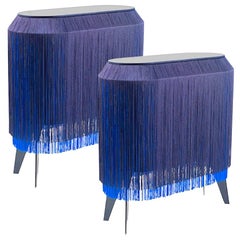 Ensemble de 2 tables d'appoint / tables de nuit à franges bleues, fabriquées en France