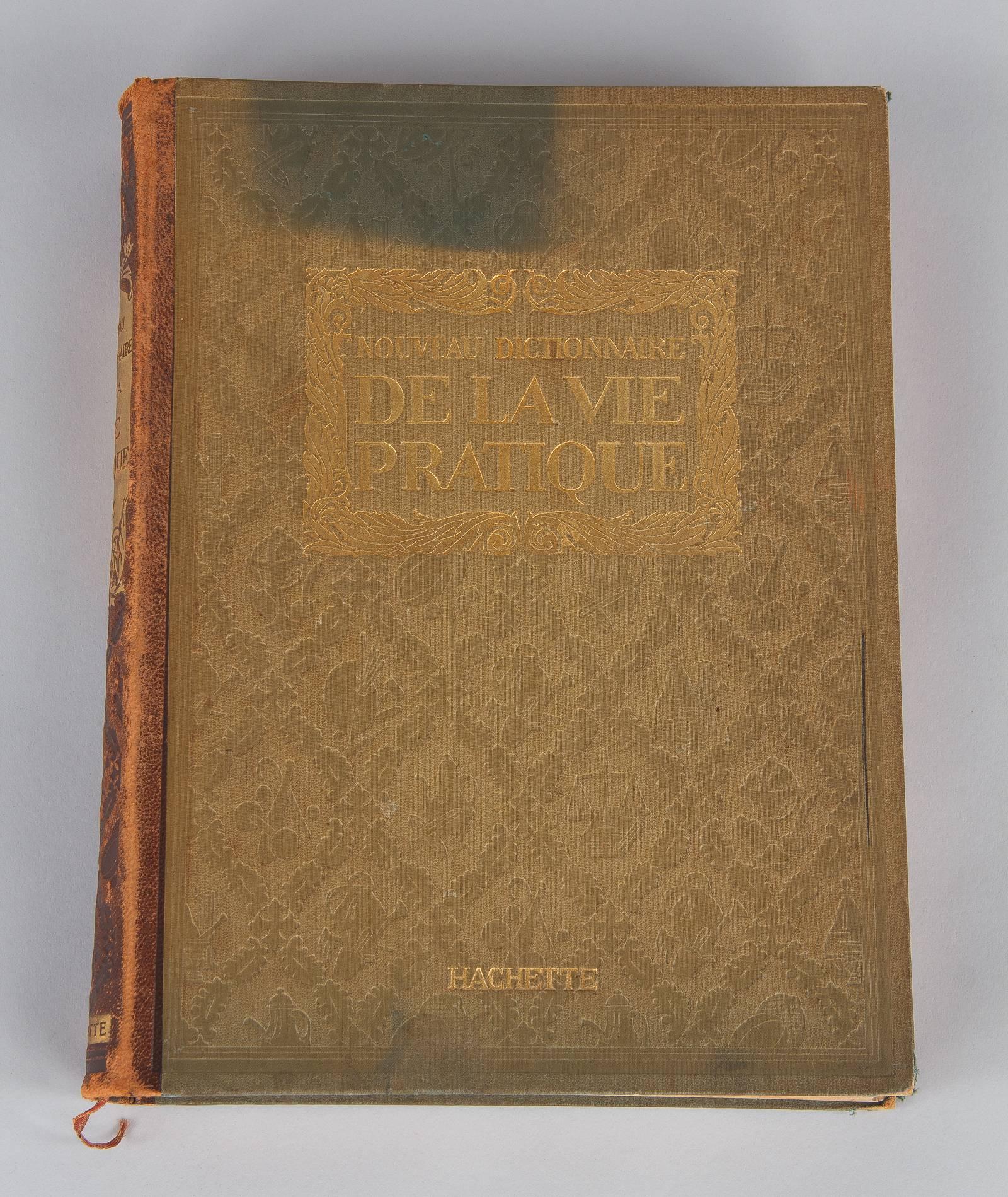French Set of 2 Books Nouveau Dictionaire de la Vie Pratique, France, 1923 For Sale