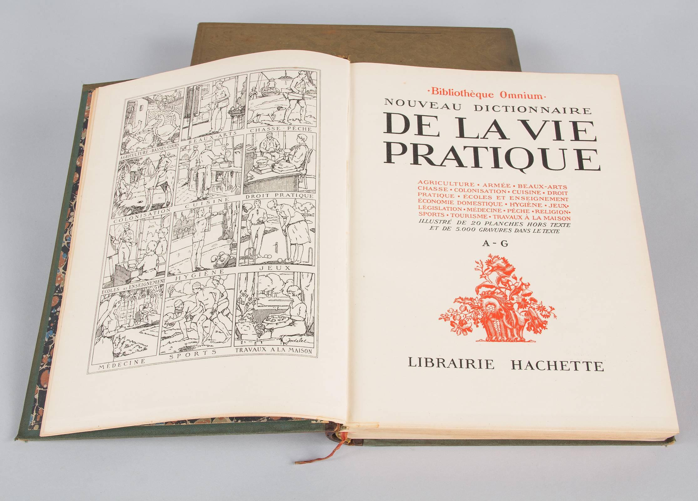 Early 20th Century Set of 2 Books Nouveau Dictionaire de la Vie Pratique, France, 1923 For Sale