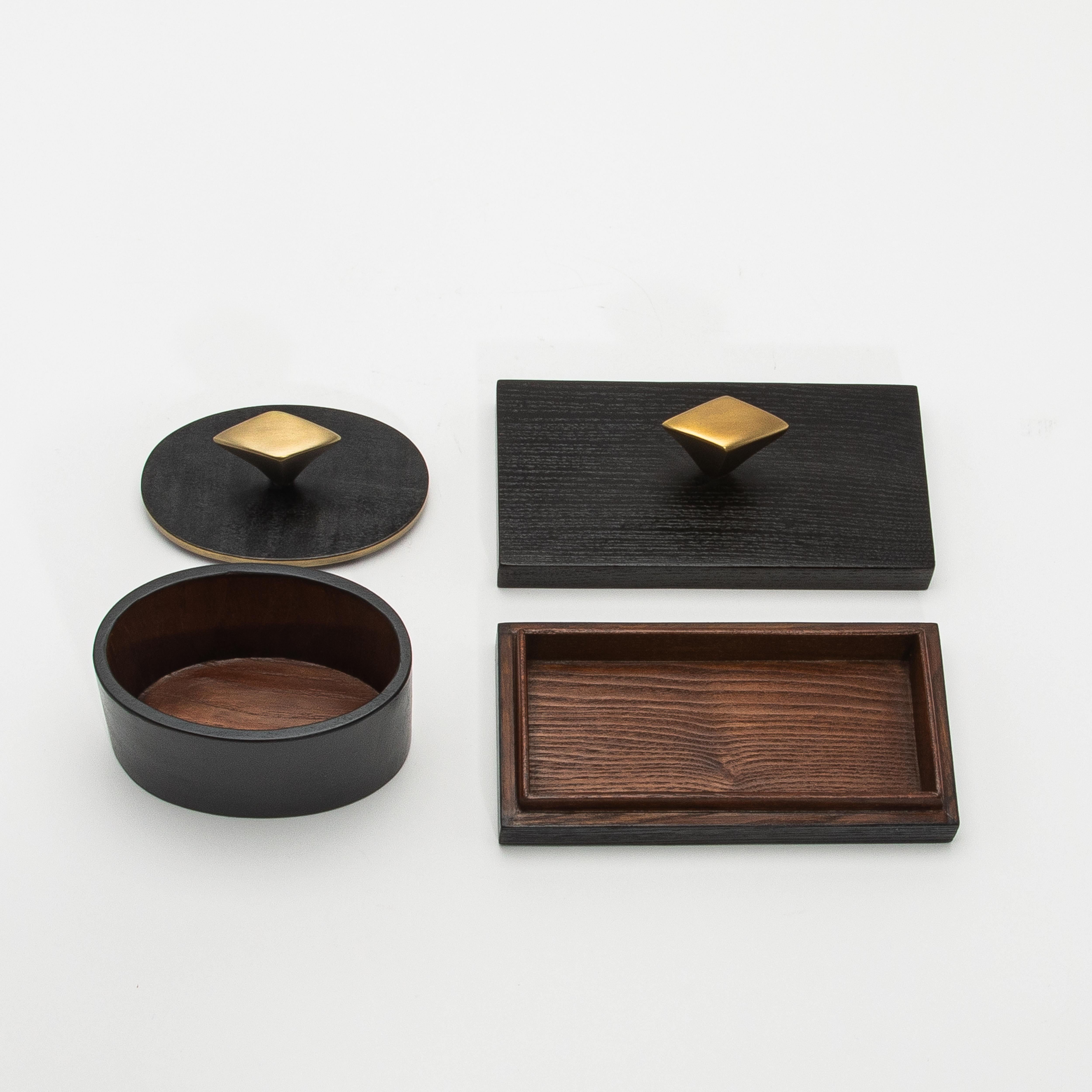 Juego de 2 Cajas de Roble Negro con Detalles de Latón Patinado Bronce by Kifu Paris en venta 5
