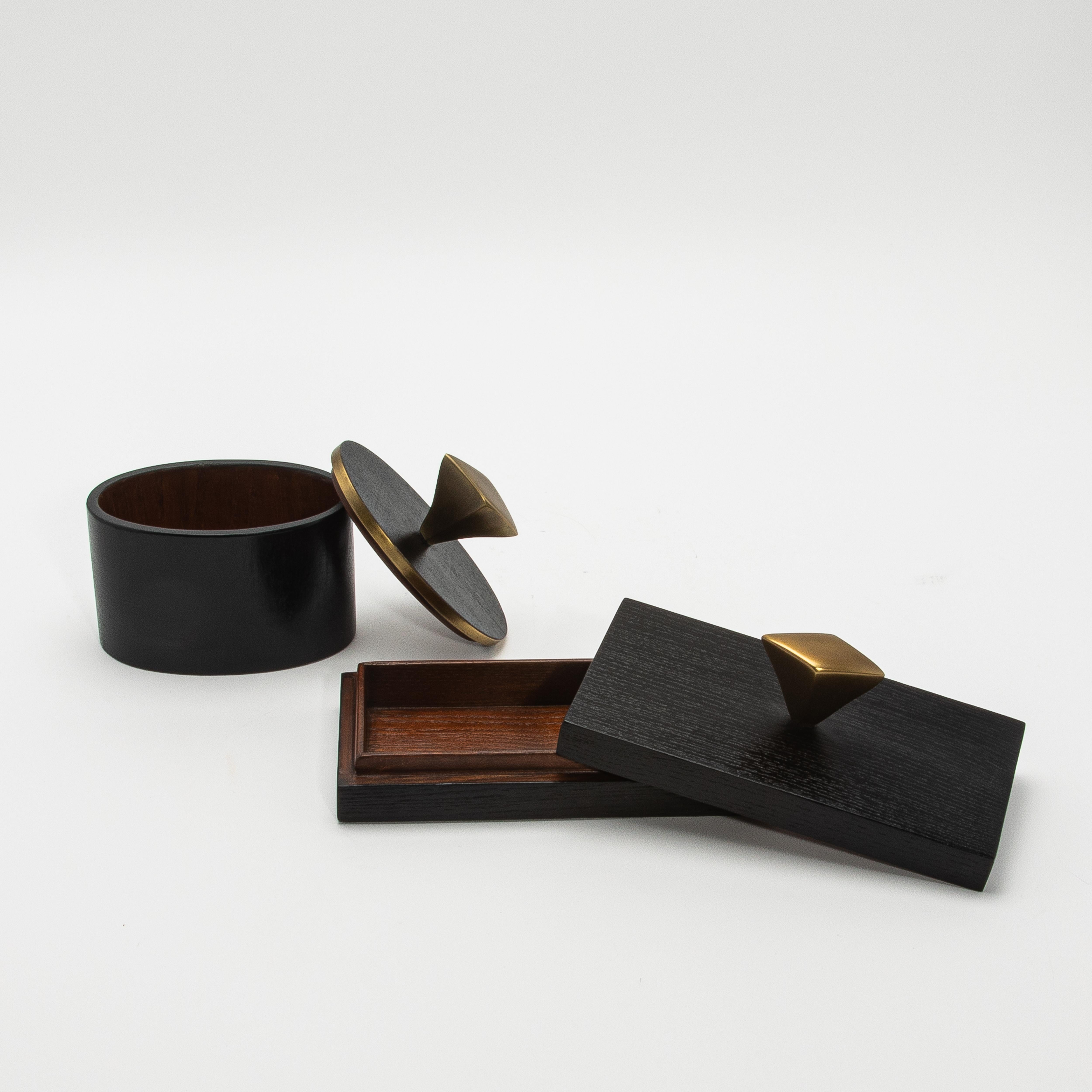 Juego de 2 Cajas de Roble Negro con Detalles de Latón Patinado Bronce by Kifu Paris en venta 6