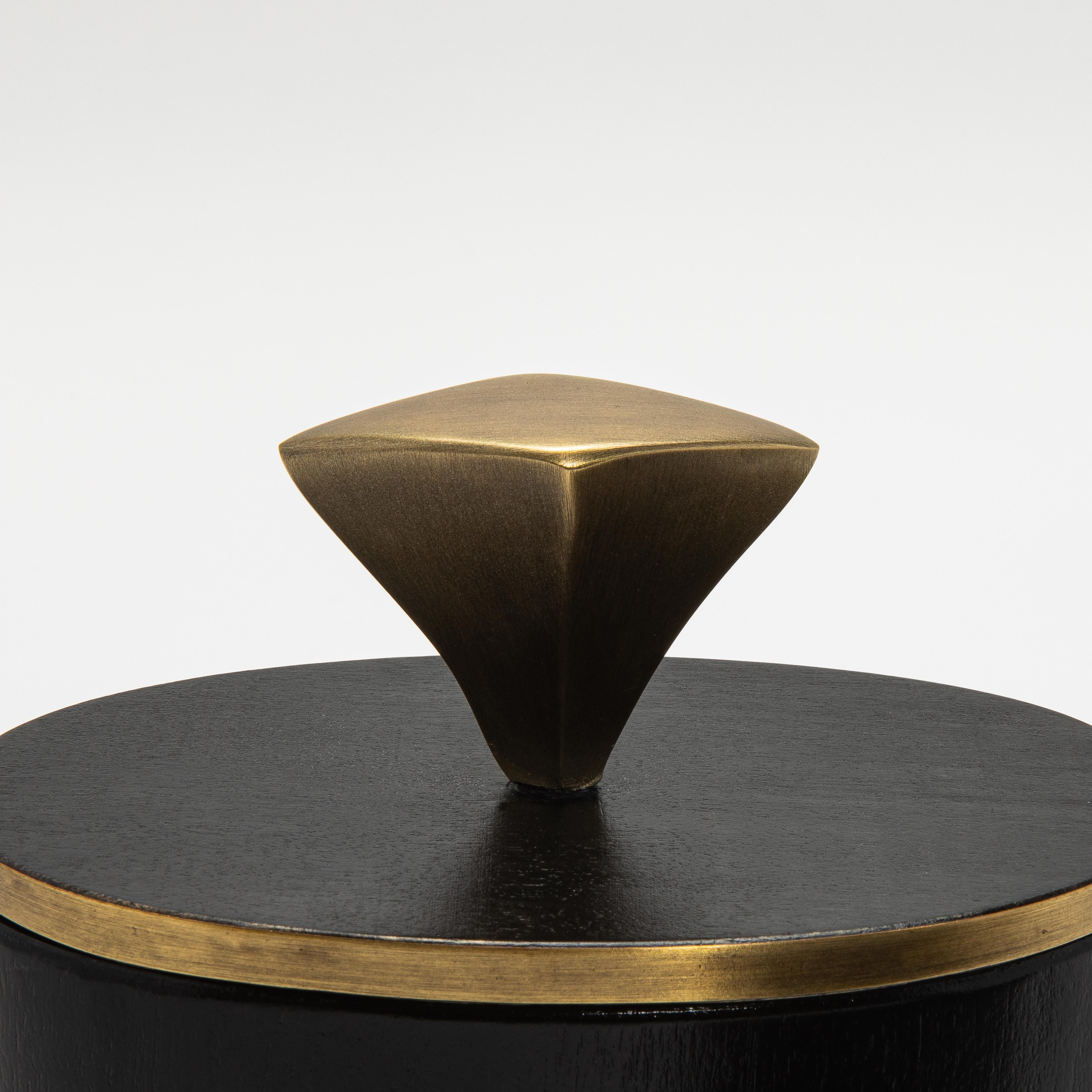 Juego de 2 Cajas de Roble Negro con Detalles de Latón Patinado Bronce by Kifu Paris en venta 7