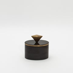 Set de 2 boîtes en Oak Oak avec détails en laiton patiné par Kifu Paris