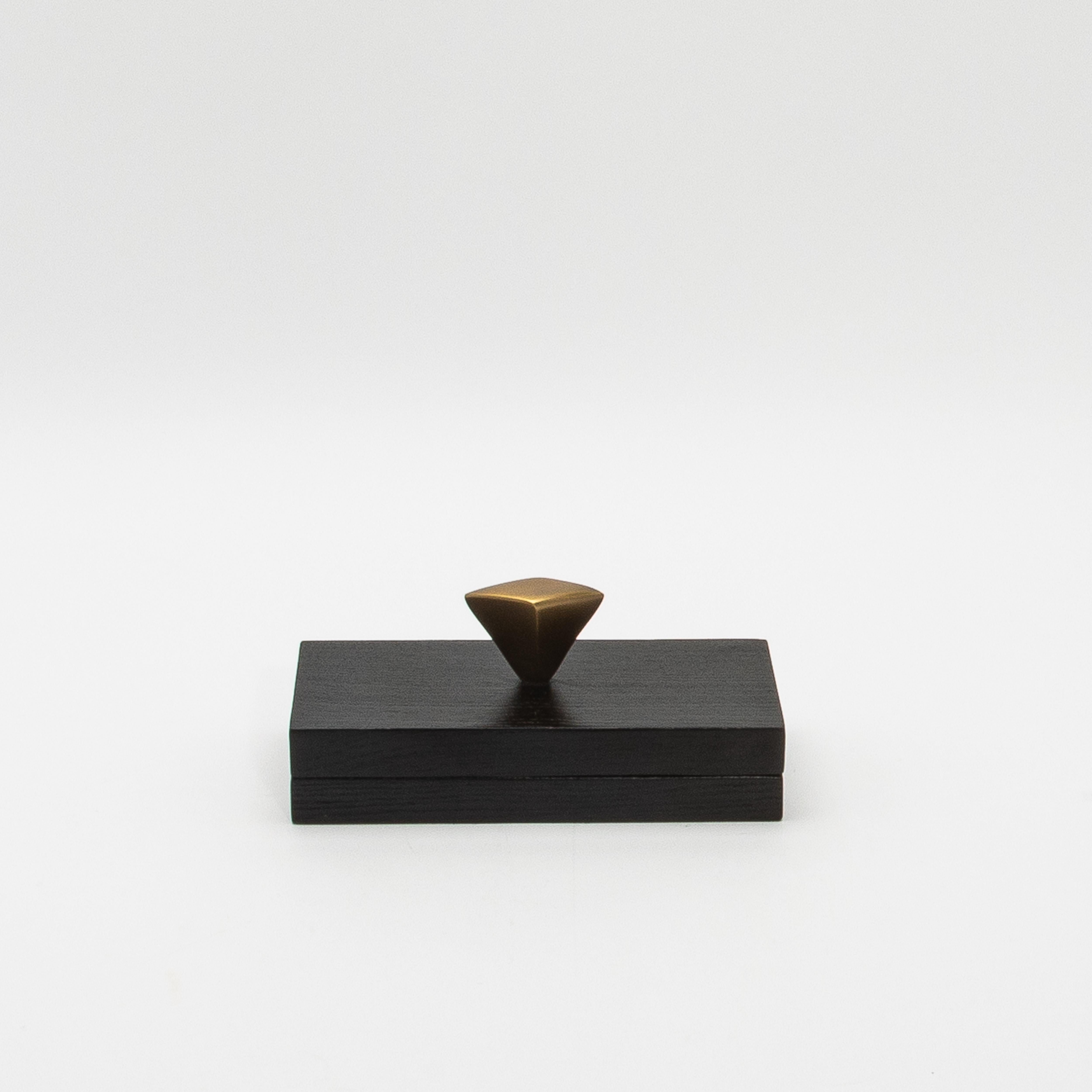 Juego de 2 Cajas de Roble Negro con Detalles de Latón Patinado Bronce by Kifu Paris Hecho a mano en venta