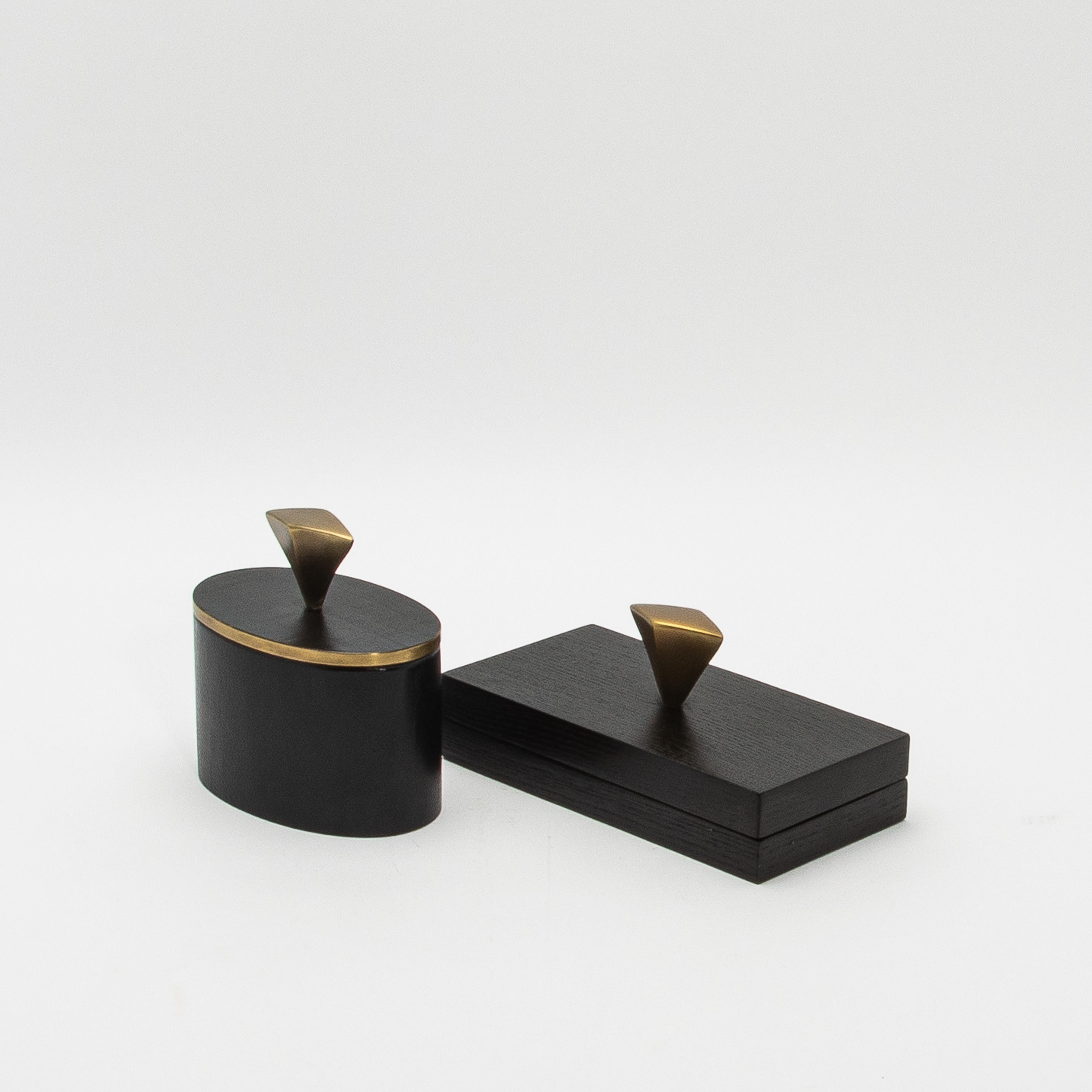 Juego de 2 Cajas de Roble Negro con Detalles de Latón Patinado Bronce by Kifu Paris en venta 2