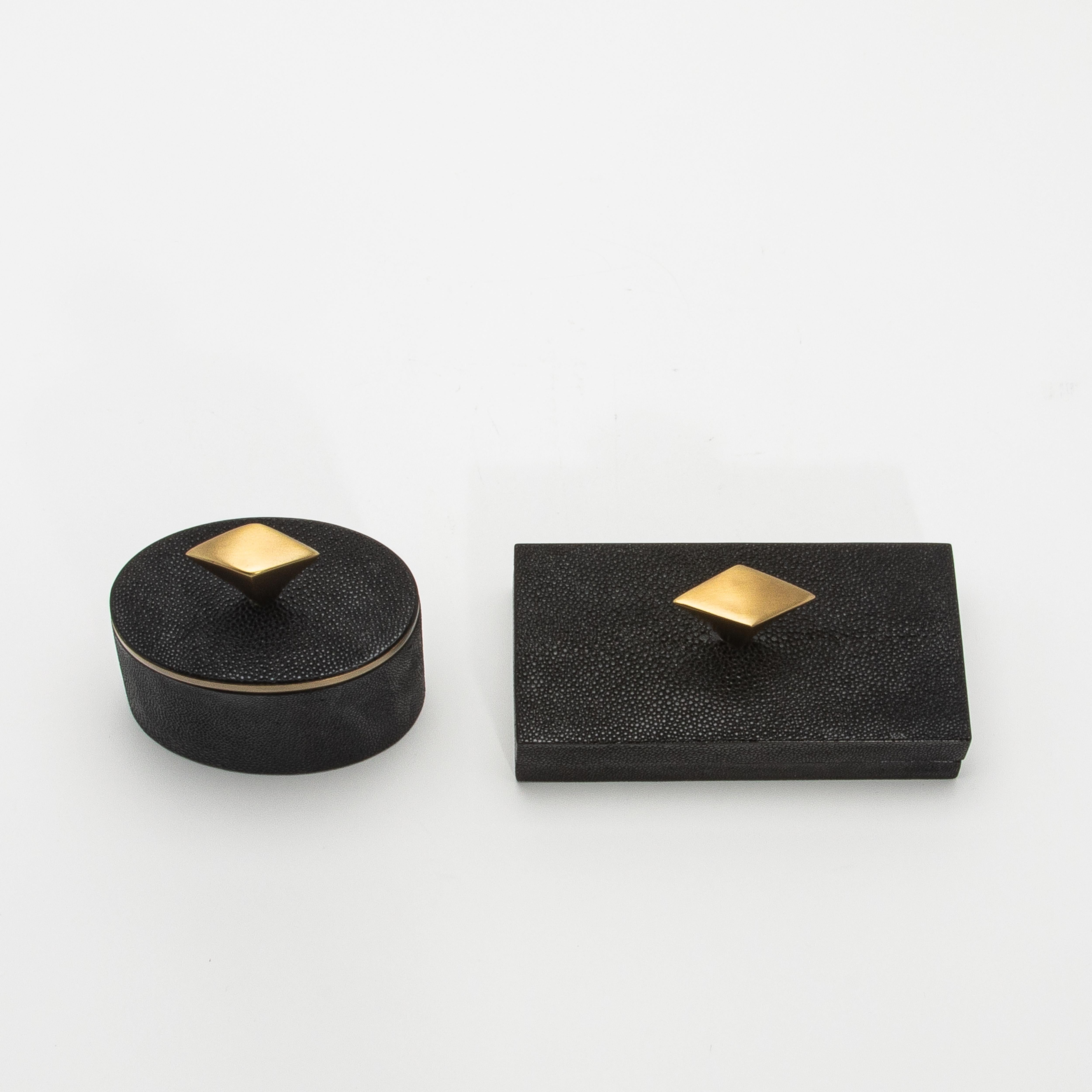 Juego de 2 cajas de piel de zapa negra con detalles de latón patinado bronce by Kifu Paris en venta 2