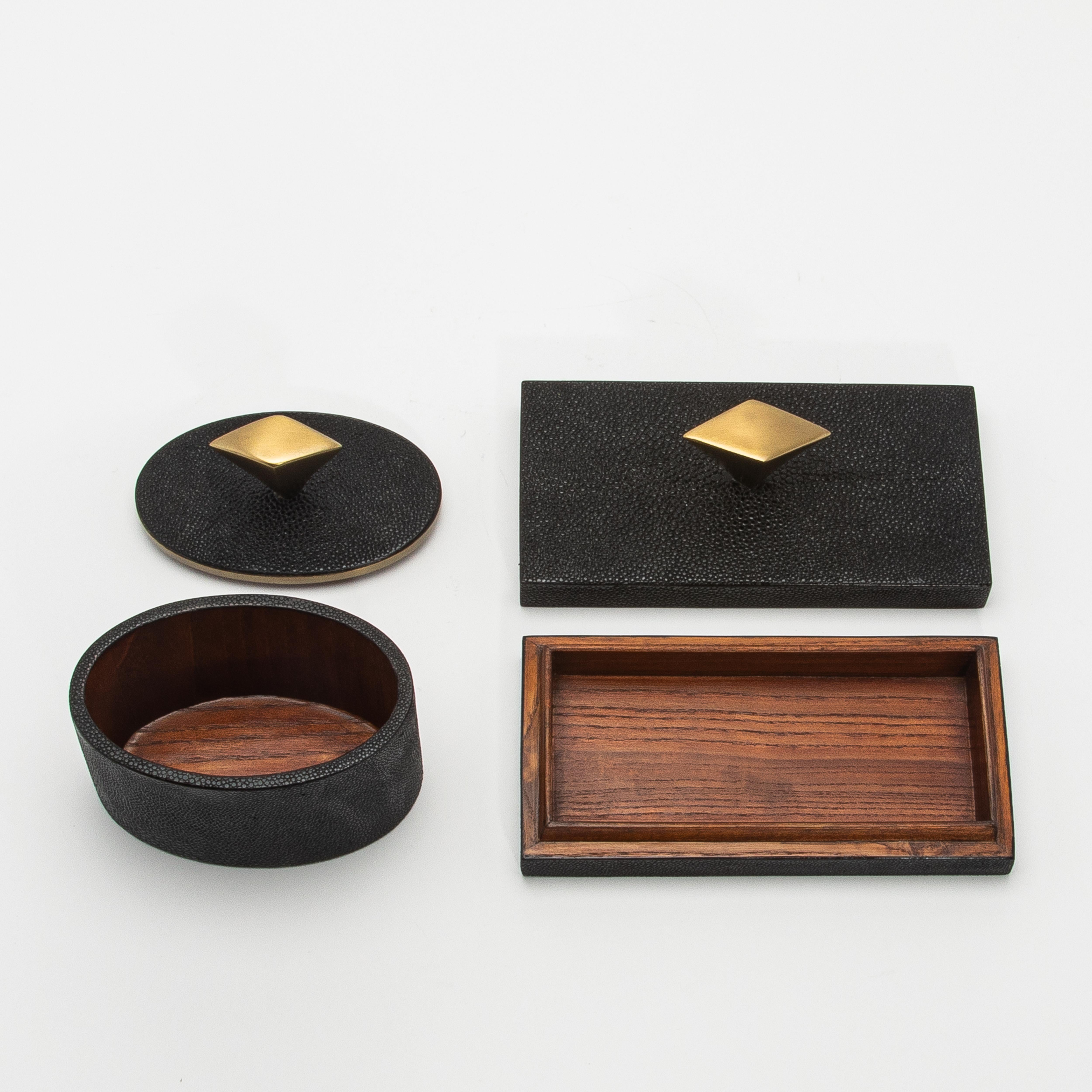 Juego de 2 cajas de piel de zapa negra con detalles de latón patinado bronce by Kifu Paris en venta 3